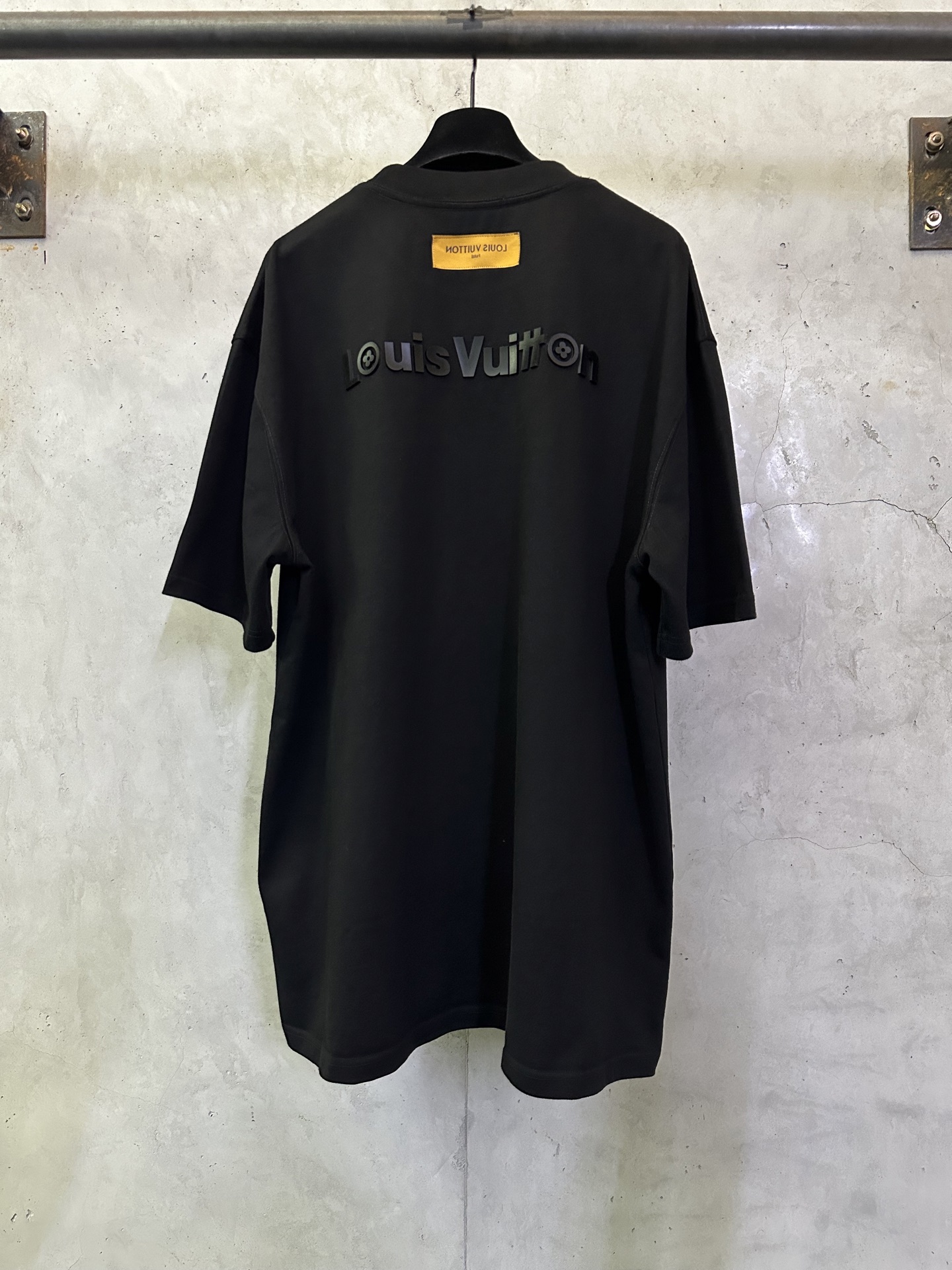 LV 一比一 男款 浮雕Logo短袖T恤 極簡百搭休閒款| 14 LV 一比一 男款 浮雕Logo短袖T恤 極簡百搭休閒款