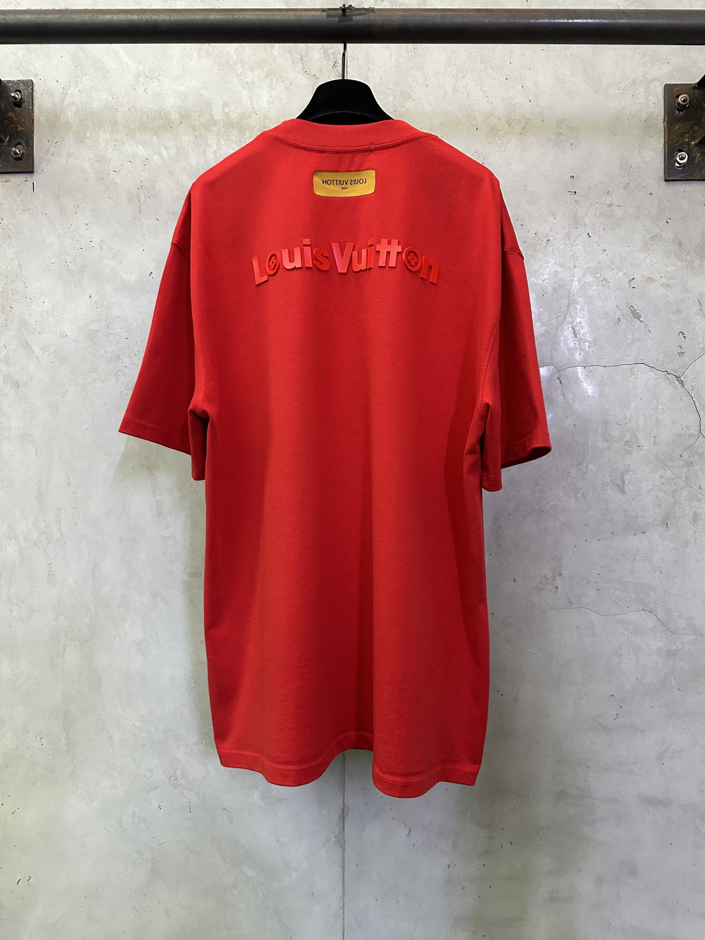 LV 原單 男款 浮雕Logo短袖T恤 時尚極簡休閒款| 14 LV 原單 男款 浮雕Logo短袖T恤 時尚極簡休閒款
