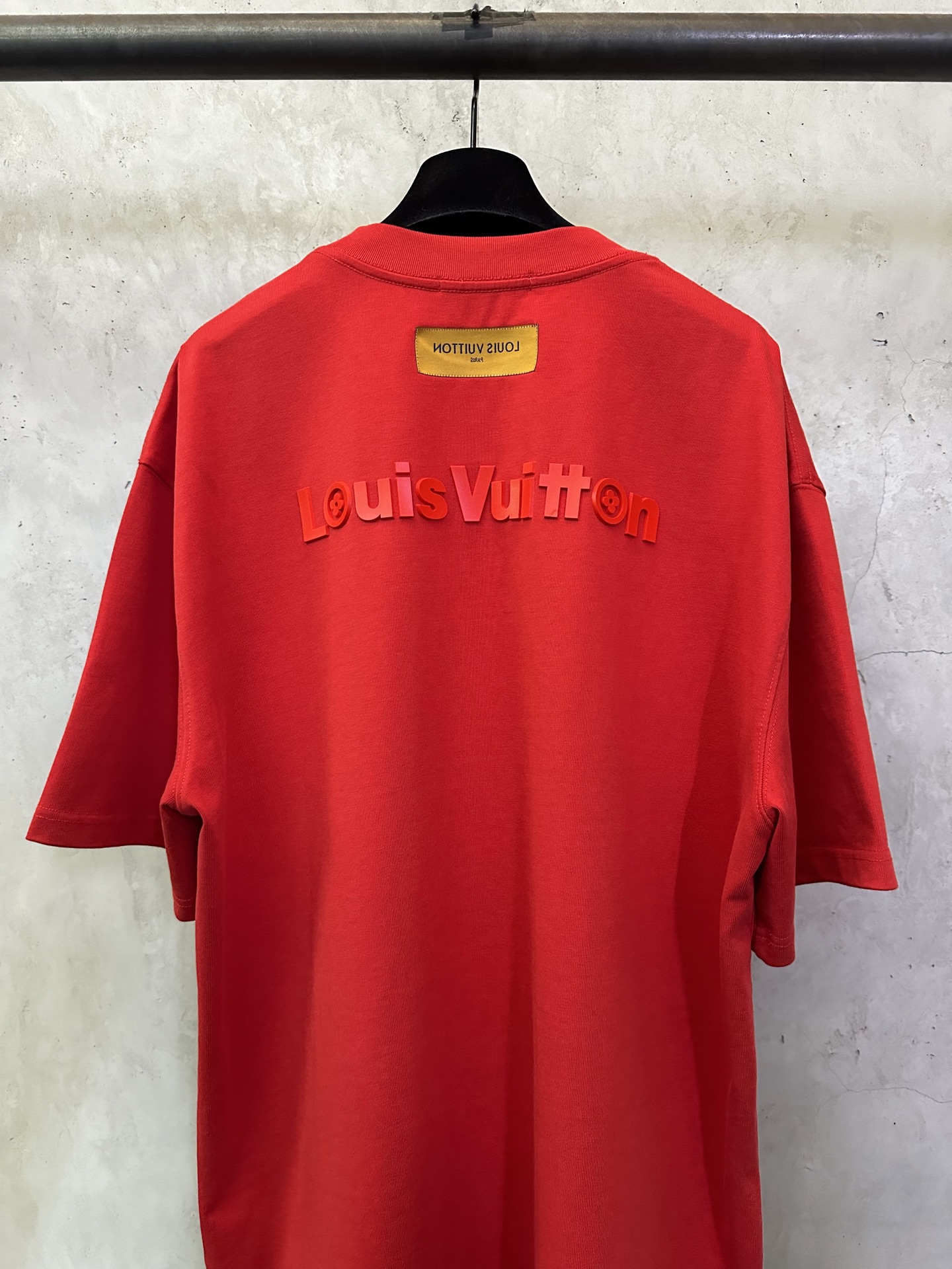 LV 原單 男款 浮雕Logo短袖T恤 時尚極簡休閒款| 11 LV 原單 男款 浮雕Logo短袖T恤 時尚極簡休閒款
