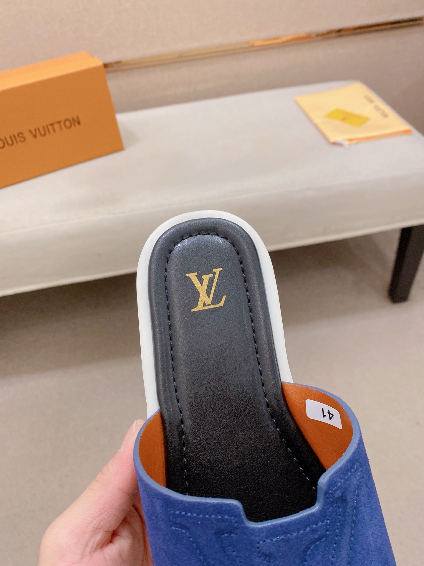 LV A貨 男款拖鞋 藍色撞色設計 潮流休閒百搭款| 10 LV A貨 男款拖鞋 藍色撞色設計 潮流休閒百搭款