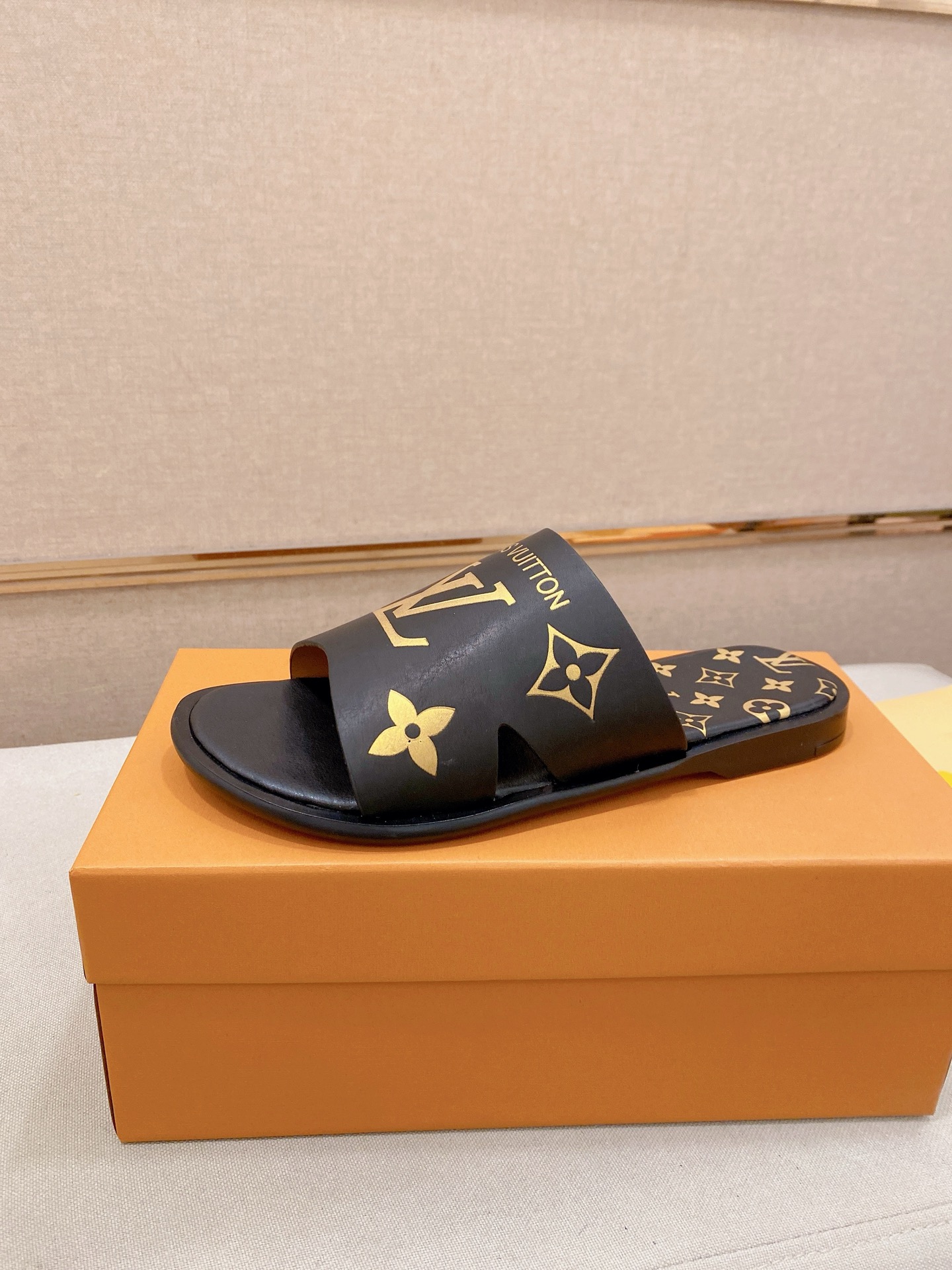 LV 高仿 男款印花拖鞋 Monogram經典設計 潮流百搭款