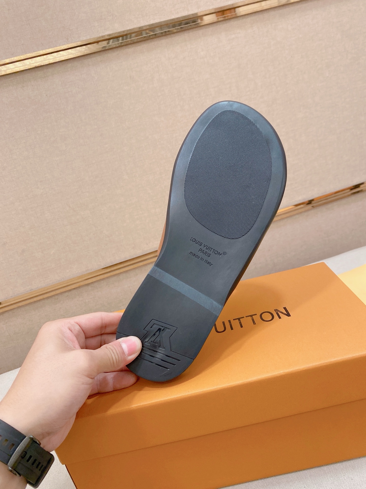 LV 高仿 男款印花拖鞋 經典Monogram棕色設計 百搭休閒款