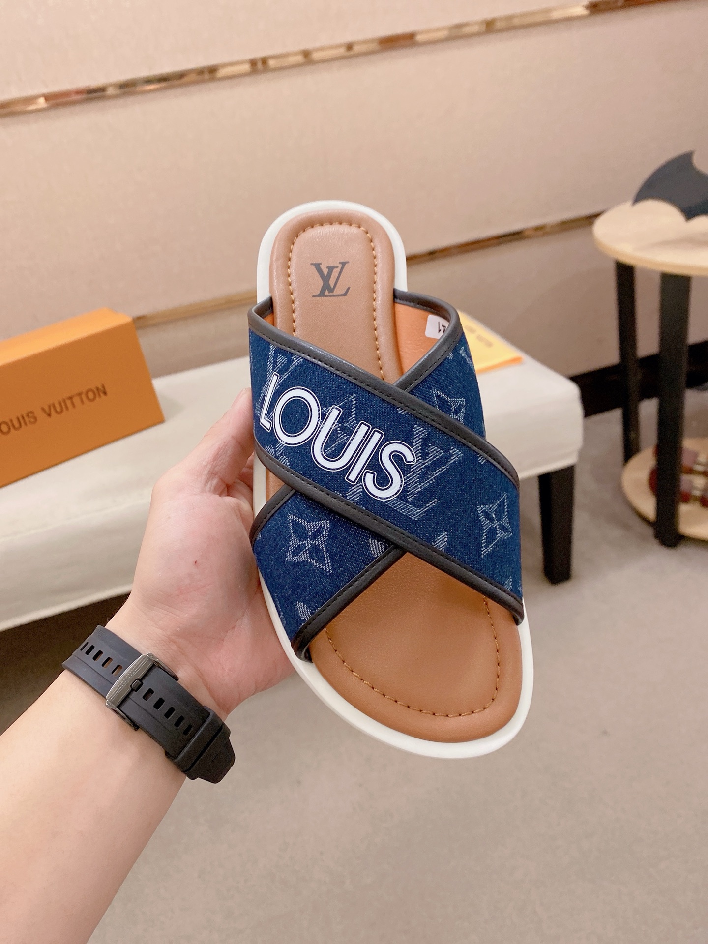 LV A貨 男款拖鞋 黑色丹寧交叉設計 潮流百搭款| 14 LV A貨 男款拖鞋 黑色丹寧交叉設計 潮流百搭款