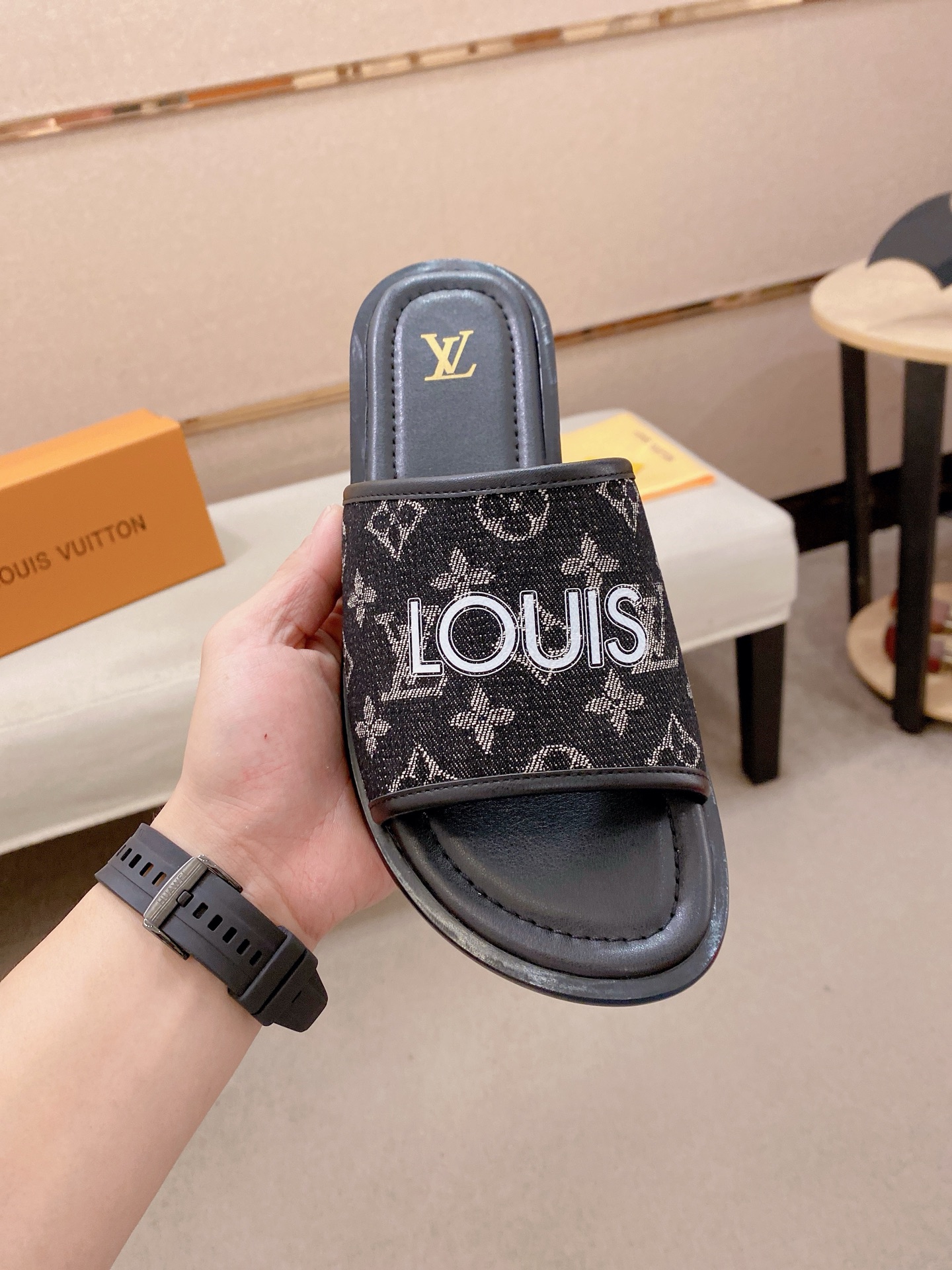 LV 一比一 男款拖鞋 深藍牛仔設計 潮流休閒百搭款| 14 LV 一比一 男款拖鞋 深藍牛仔設計 潮流休閒百搭款