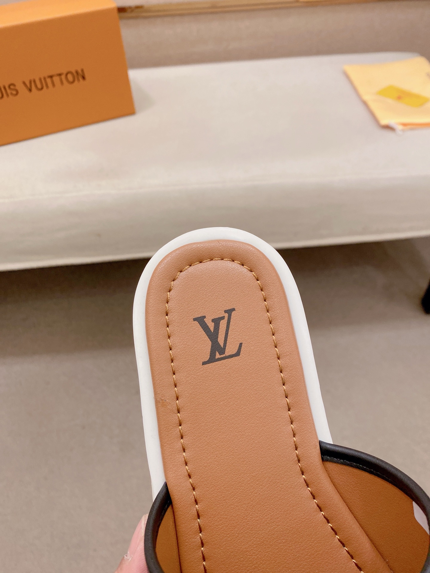 LV 原單 男款拖鞋 淺藍丹寧Logo設計 清新百搭款| 10 LV 原單 男款拖鞋 淺藍丹寧Logo設計 清新百搭款