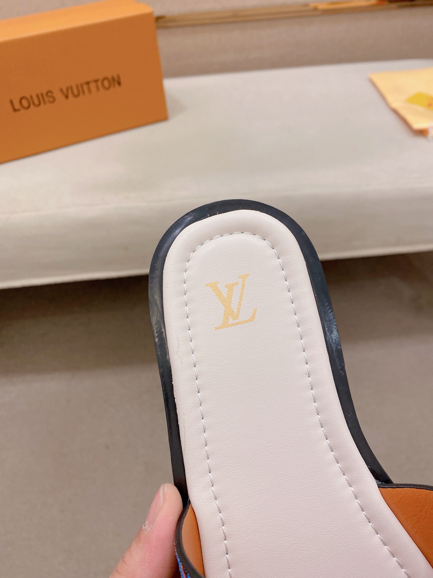 LV高仿彩色字母印花拖鞋 時尚休閒一字拖舒適百搭
