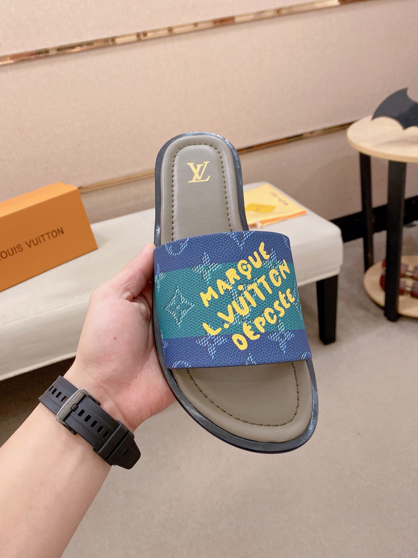 LV原單藍色植物印花拖鞋 老花拼接設計時尚休閒一字拖| 14 LV原單藍色植物印花拖鞋 老花拼接設計時尚休閒一字拖