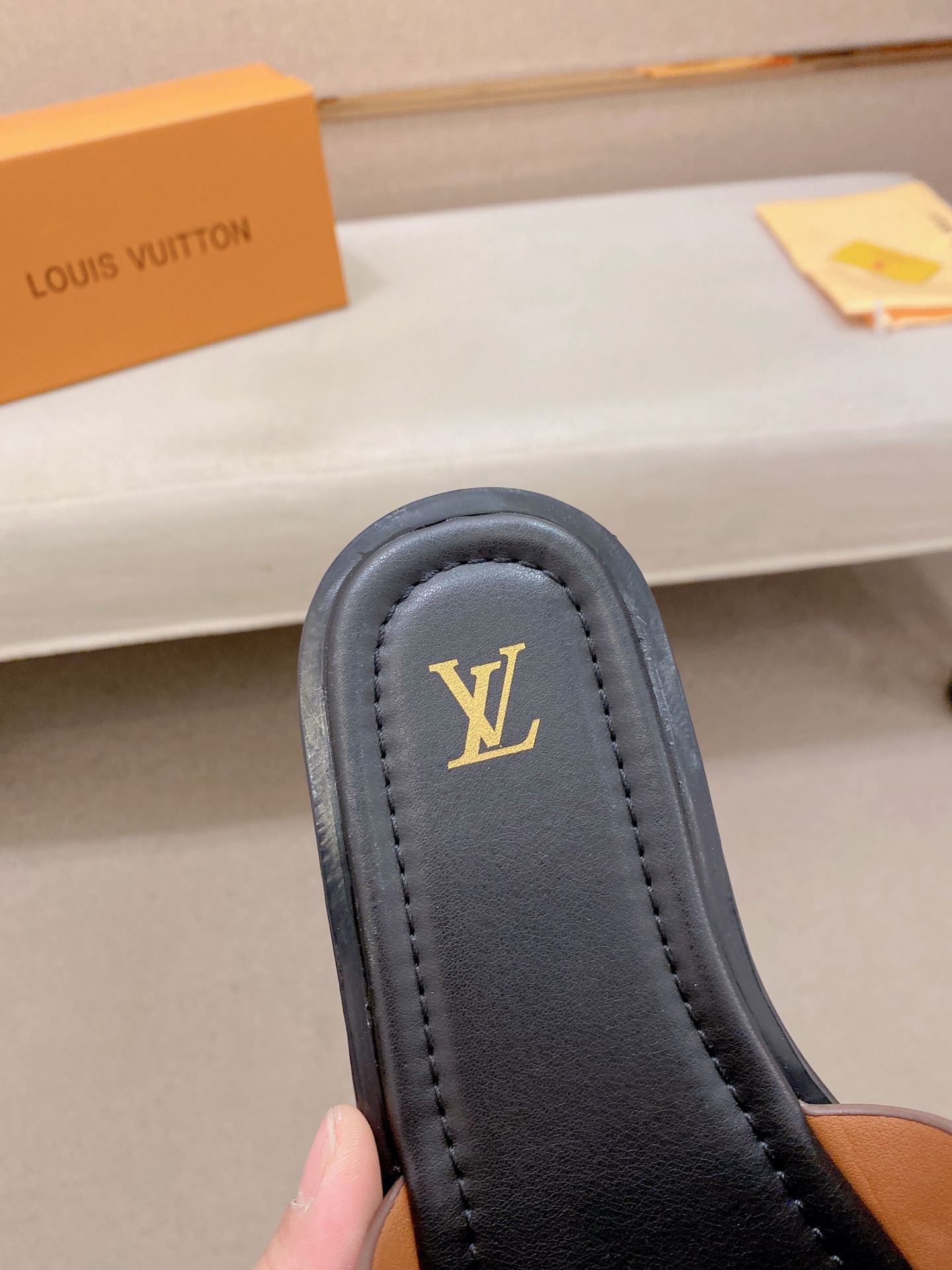 LV A貨水果印花拖鞋 藍色圖案設計時尚休閒一字拖| 10 LV A貨水果印花拖鞋 藍色圖案設計時尚休閒一字拖