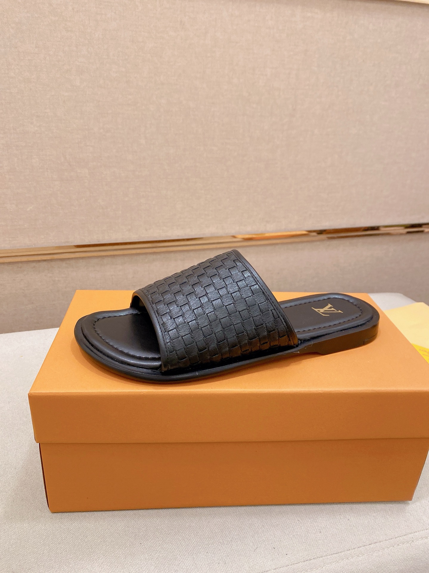LV高仿編織拖鞋 黑色質感設計休閒舒適一字拖| 6 LV高仿編織拖鞋 黑色質感設計休閒舒適一字拖
