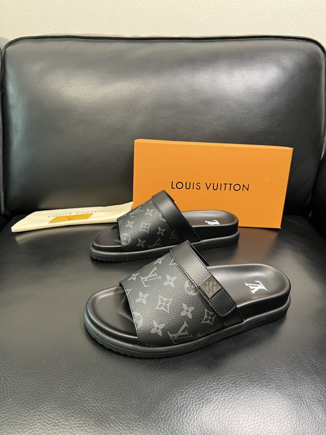 LV A貨黑色老花拖鞋 男士高仿Monogram休閒一字拖| 14 LV A貨黑色老花拖鞋 男士高仿Monogram休閒一字拖