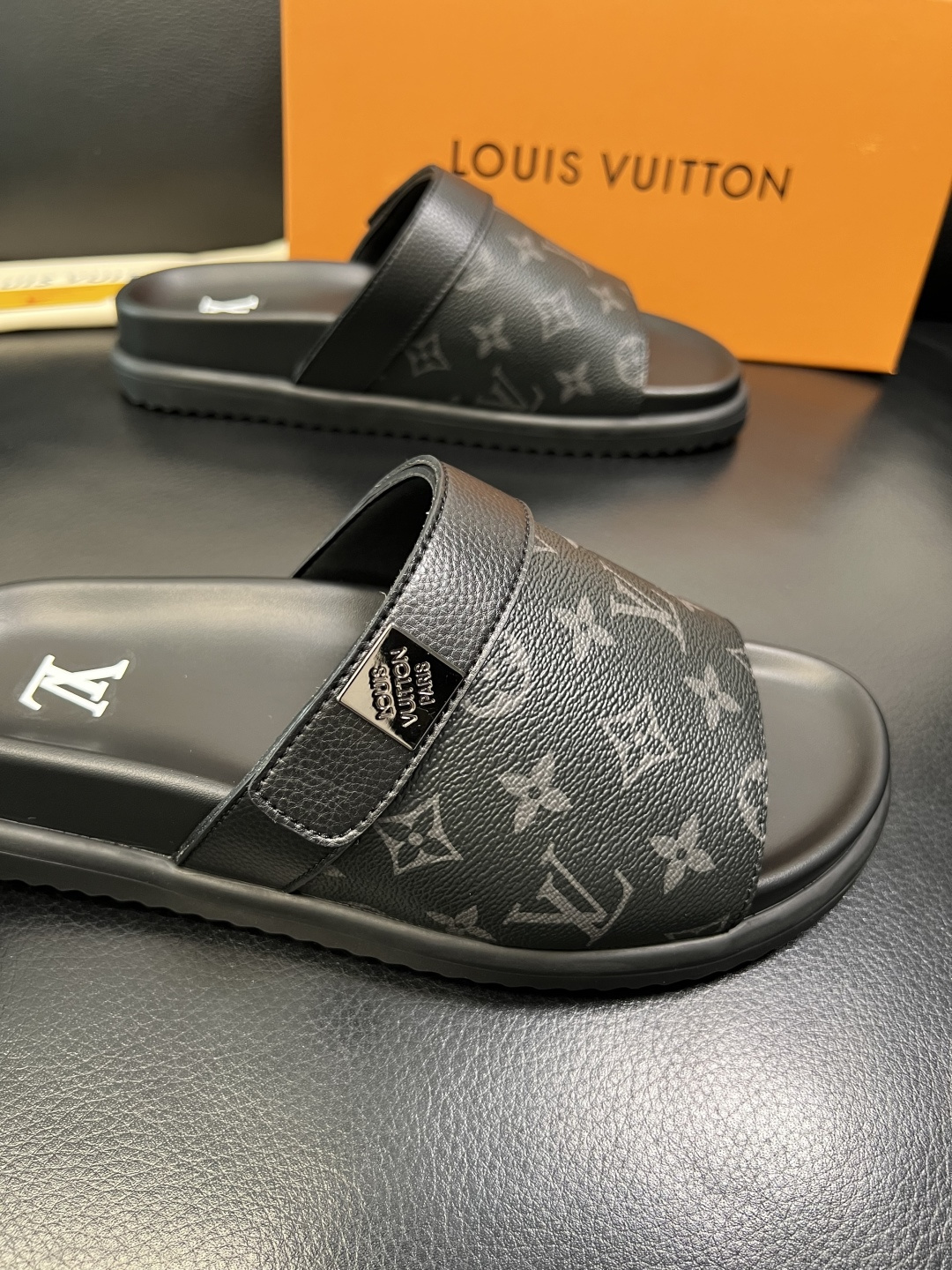 LV A貨黑色老花拖鞋 男士高仿Monogram休閒一字拖| 10 LV A貨黑色老花拖鞋 男士高仿Monogram休閒一字拖