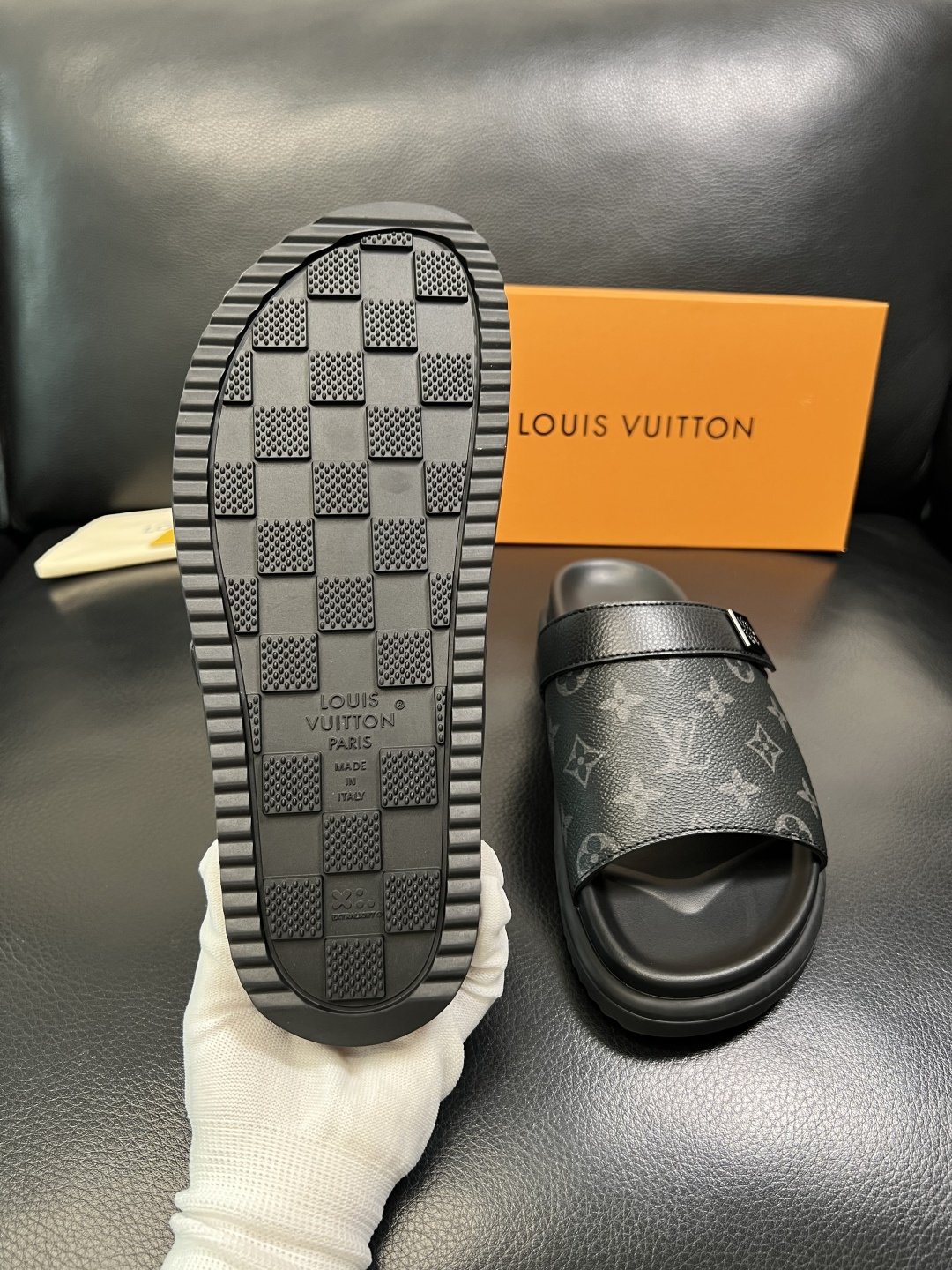 LV A貨黑色老花拖鞋 男士高仿Monogram休閒一字拖| 7 LV A貨黑色老花拖鞋 男士高仿Monogram休閒一字拖