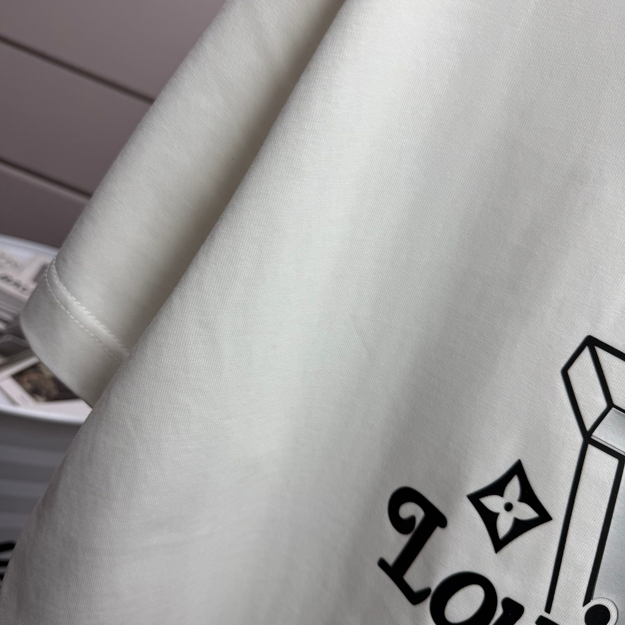 LV 高仿 男女同款 立體花卉刺繡短袖T恤 黑色百搭休閒款| 12 LV 高仿 男女同款 立體花卉刺繡短袖T恤 黑色百搭休閒款