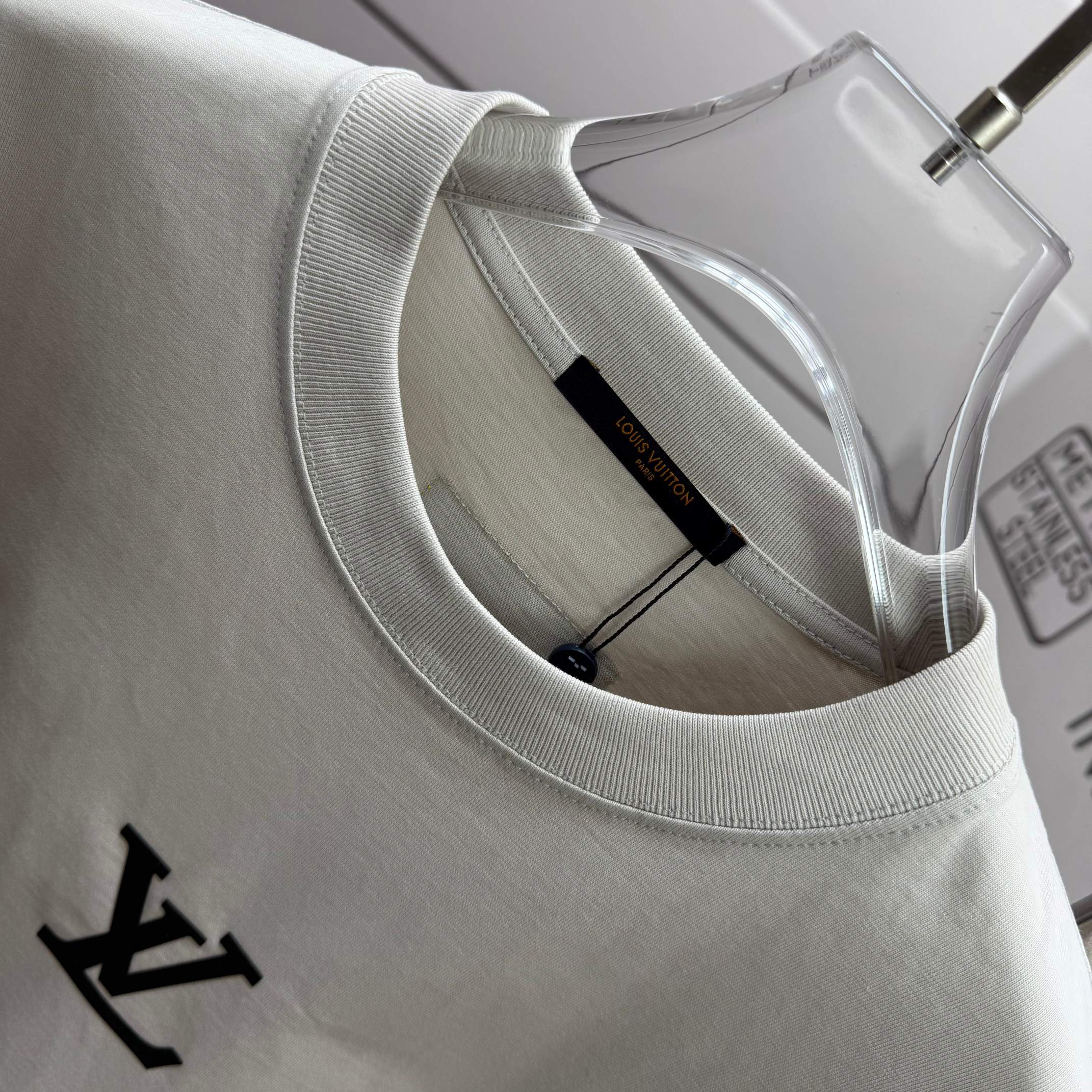 LV 一比一 男款 大LOGO印花短袖T恤 黑色街頭款| 13 LV 一比一 男款 大LOGO印花短袖T恤 黑色街頭款