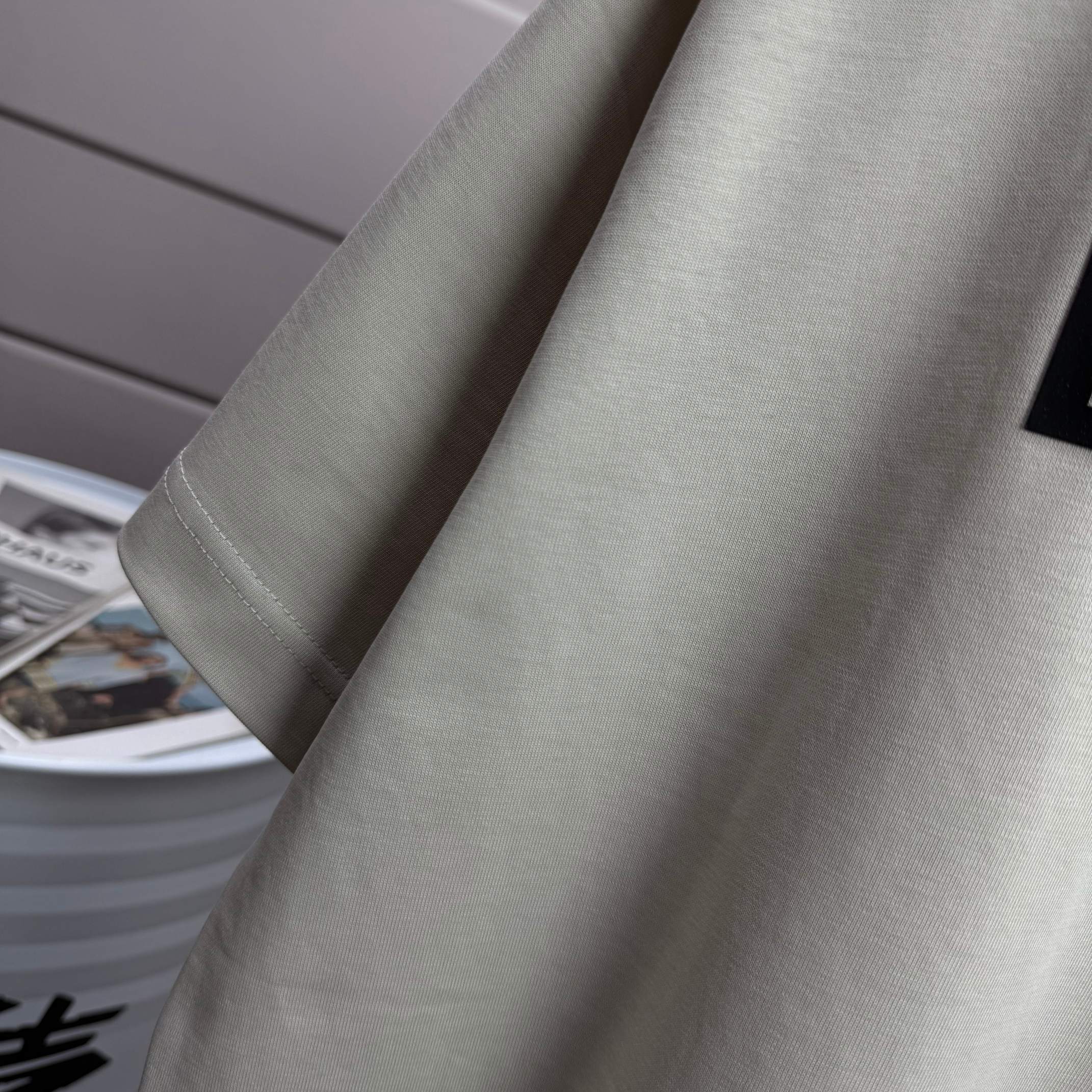 LV 一比一 男款 大LOGO印花短袖T恤 黑色街頭款| 12 LV 一比一 男款 大LOGO印花短袖T恤 黑色街頭款