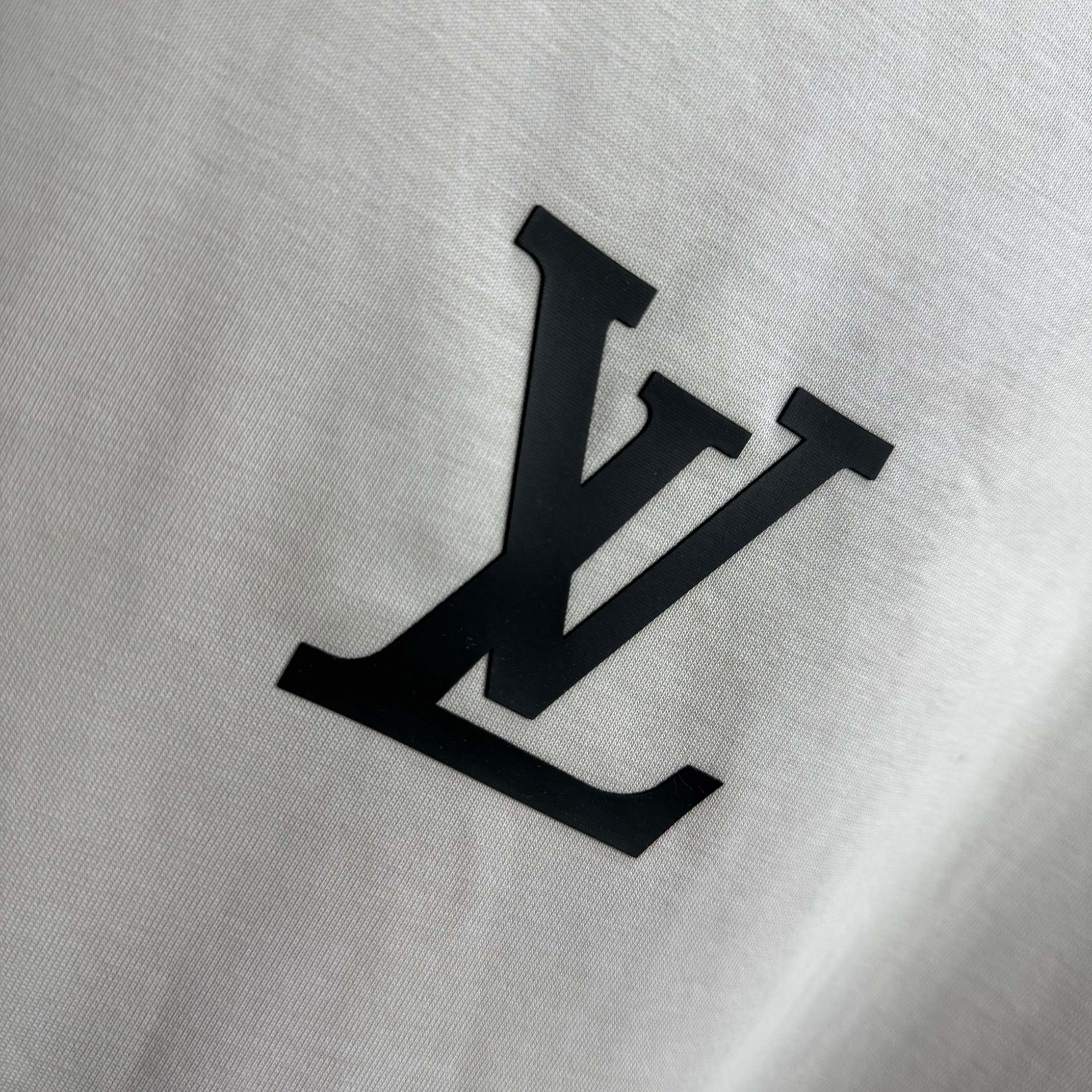 LV 一比一 男款 大LOGO印花短袖T恤 黑色街頭款| 11 LV 一比一 男款 大LOGO印花短袖T恤 黑色街頭款