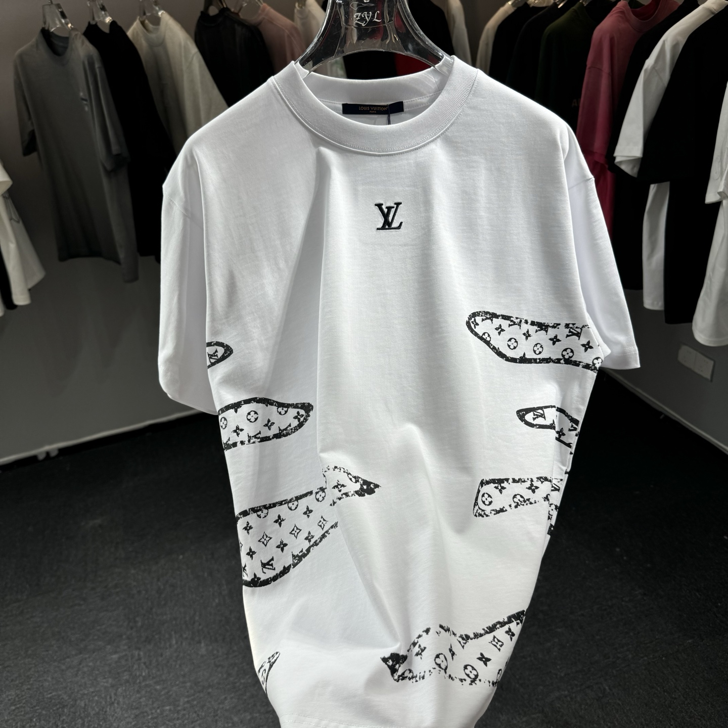 LV 一比一 男女同款 插畫風短袖T恤 白色清新插畫款| 14 LV 一比一 男女同款 插畫風短袖T恤 白色清新插畫款