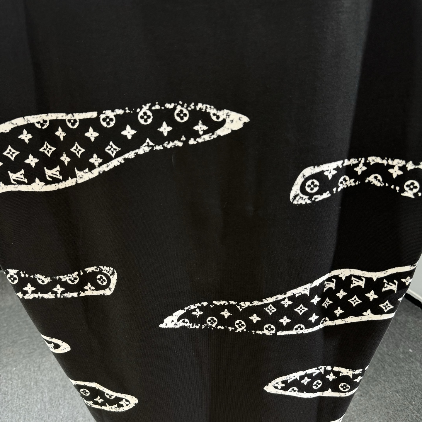 LV 高仿裂紋 Monogram 多層視覺短袖|高質感立體印花街頭款| 8 LV 高仿裂紋 Monogram 多層視覺短袖|高質感立體印花街頭款