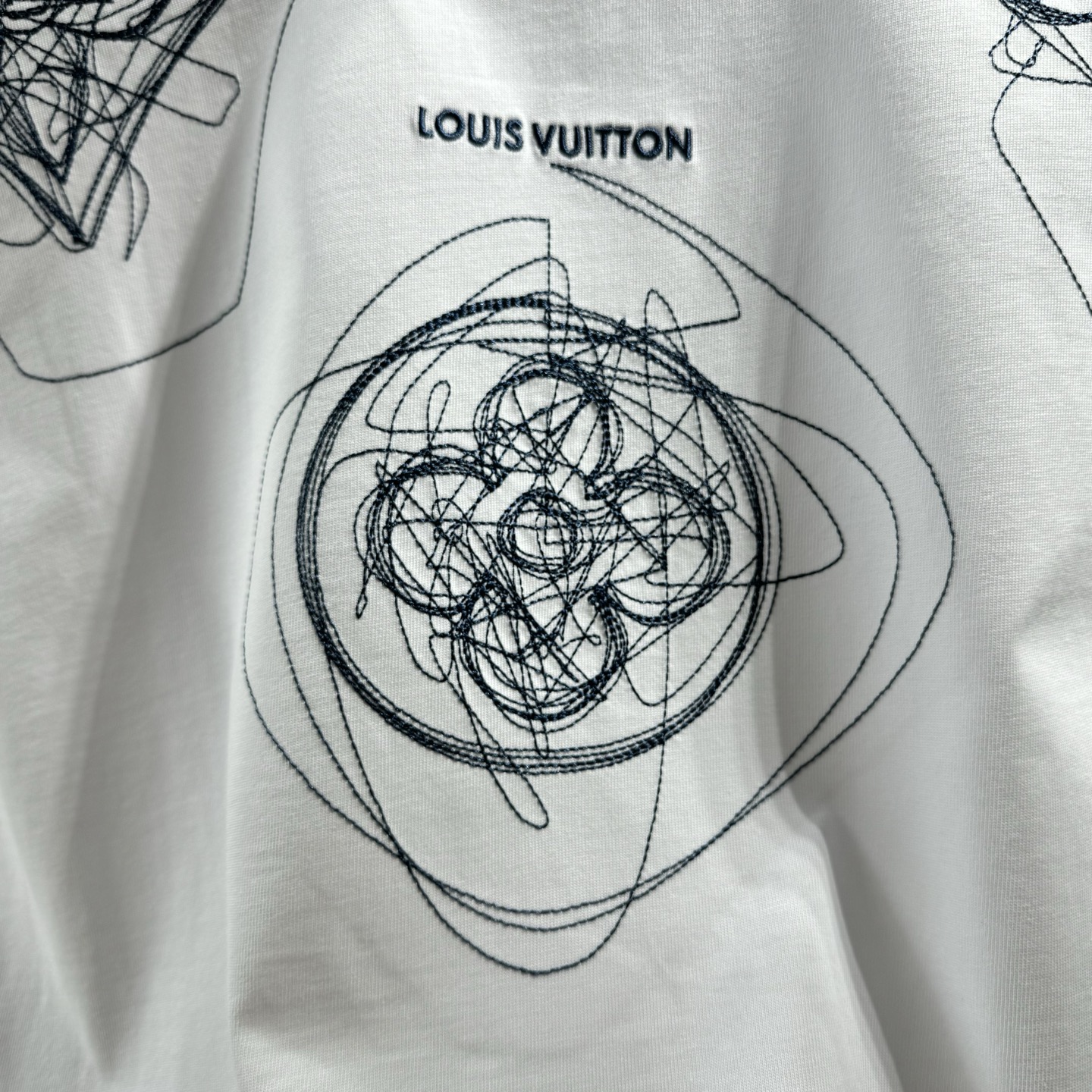 LV 一比一多點幾何線條印花短袖|高級感極簡白 Tee| 11 LV 一比一多點幾何線條印花短袖|高級感極簡白 Tee
