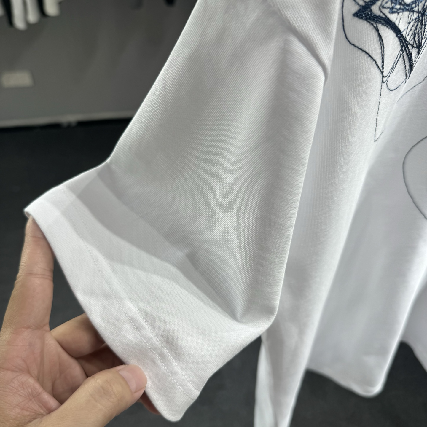LV 一比一多點幾何線條印花短袖|高級感極簡白 Tee| 10 LV 一比一多點幾何線條印花短袖|高級感極簡白 Tee