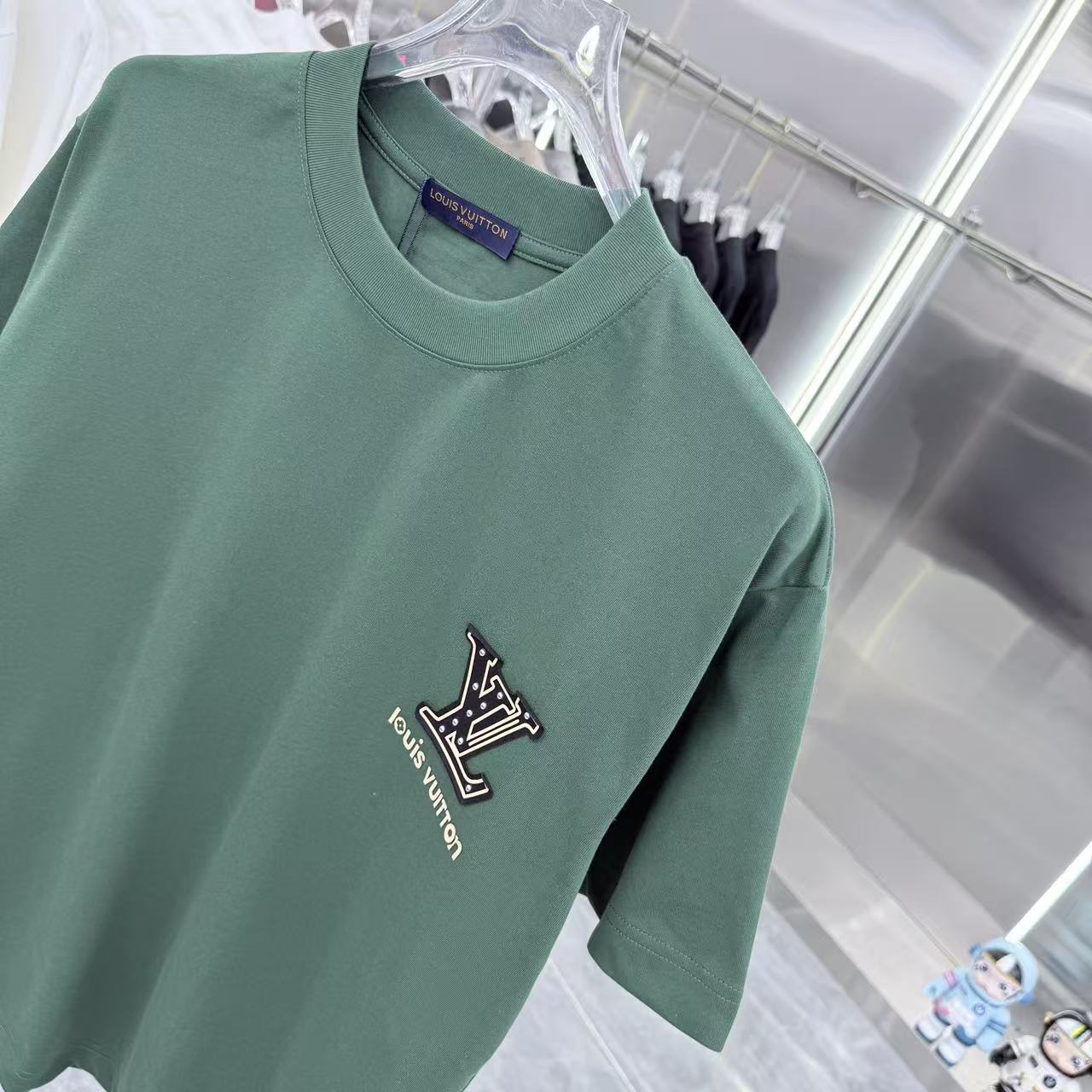 LV A貨绿色黑線刺繡短袖|經典對比百搭款| 11 LV A貨绿色黑線刺繡短袖|經典對比百搭款
