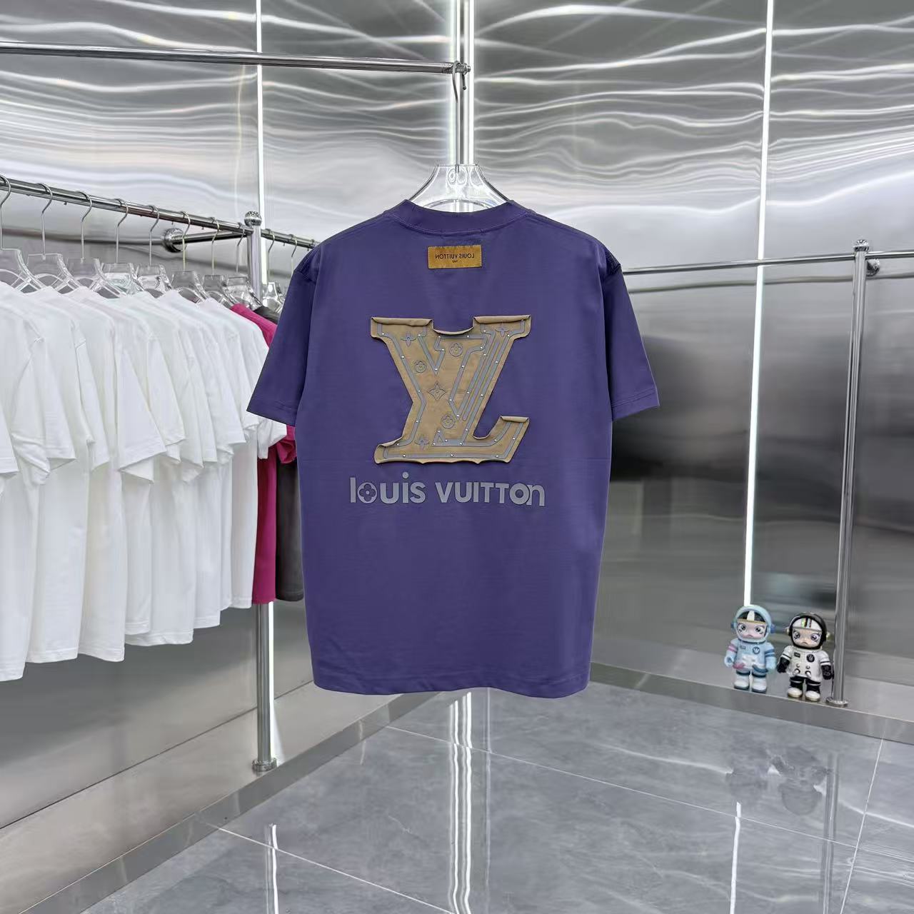 LV 高仿紫色黑底彩色刺繡短袖|多色字樣亮點款| 8 LV 高仿紫色黑底彩色刺繡短袖|多色字樣亮點款