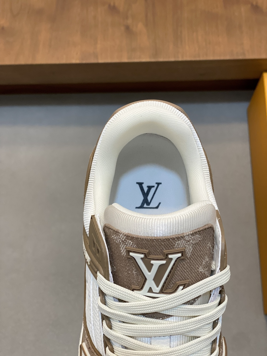LV 一比一 男款咖啡老花 Trainer 球鞋 復刻經典配色耐看百搭| 8 LV 一比一 男款咖啡老花 Trainer 球鞋 復刻經典配色耐看百搭