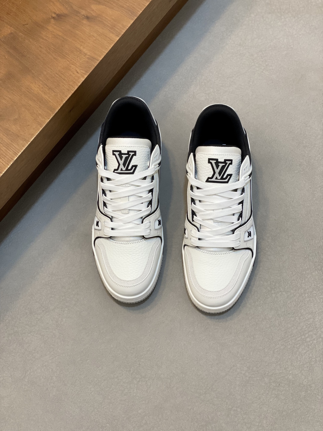 LV 原單 男款黑白 Trainer 經典配色 基本款百搭時尚必備