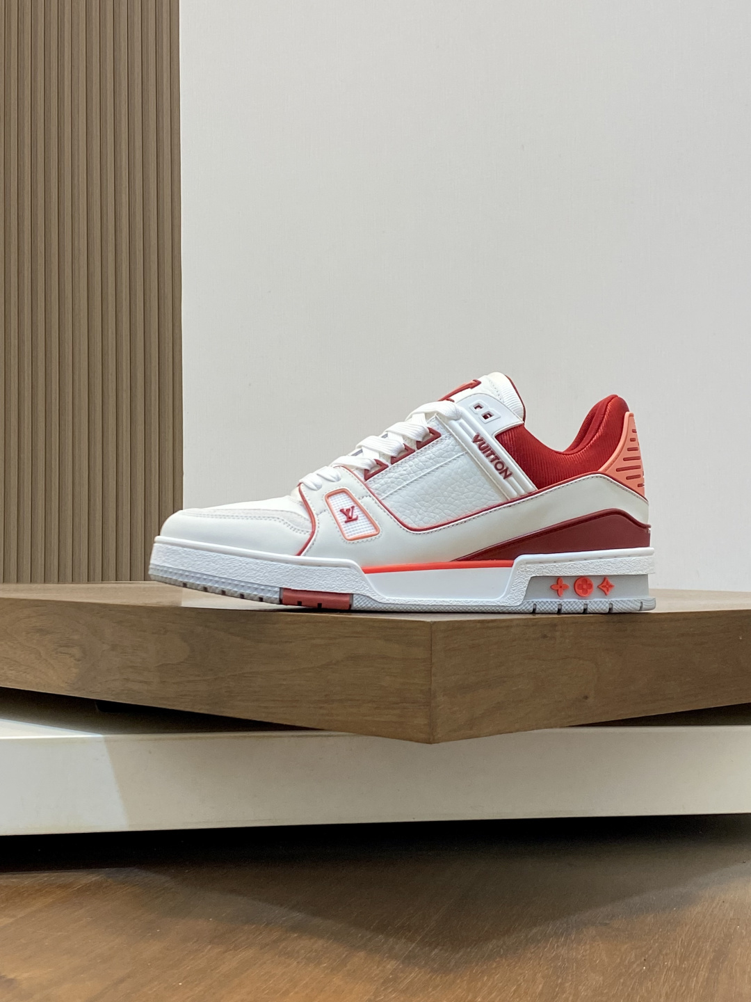 LV A貨 男款紅白撞色 Trainer 球鞋 活力亮眼百搭潮流款| 14 LV A貨 男款紅白撞色 Trainer 球鞋 活力亮眼百搭潮流款