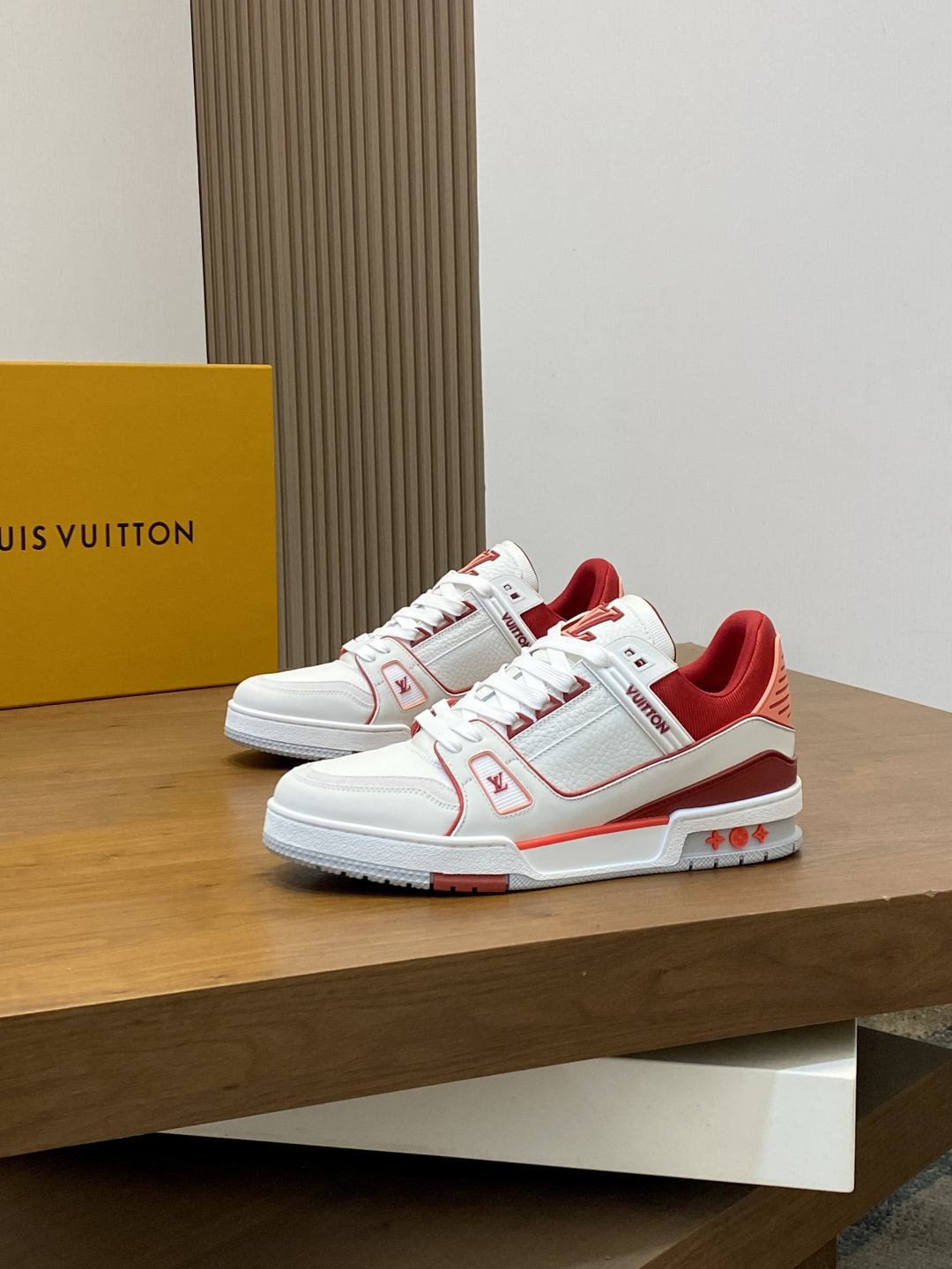 LV A貨 男款紅白撞色 Trainer 球鞋 活力亮眼百搭潮流款| 13 LV A貨 男款紅白撞色 Trainer 球鞋 活力亮眼百搭潮流款