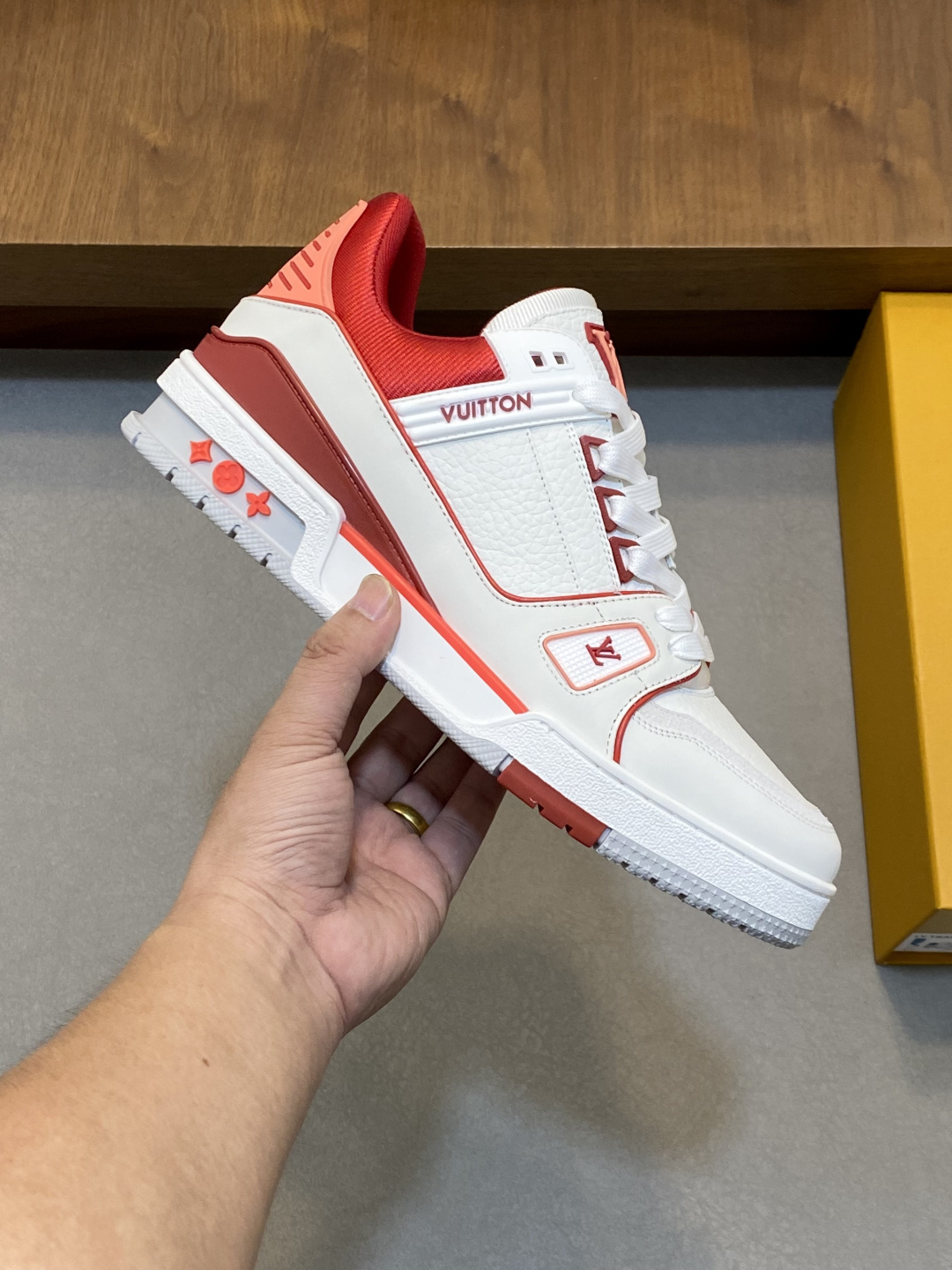 LV A貨 男款紅白撞色 Trainer 球鞋 活力亮眼百搭潮流款| 12 LV A貨 男款紅白撞色 Trainer 球鞋 活力亮眼百搭潮流款