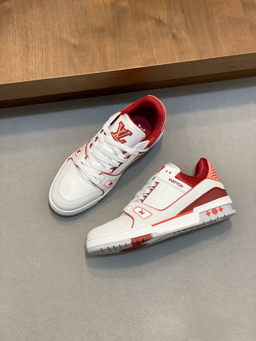 LV A貨 男款紅白撞色 Trainer 球鞋 活力亮眼百搭潮流款| 11 LV A貨 男款紅白撞色 Trainer 球鞋 活力亮眼百搭潮流款