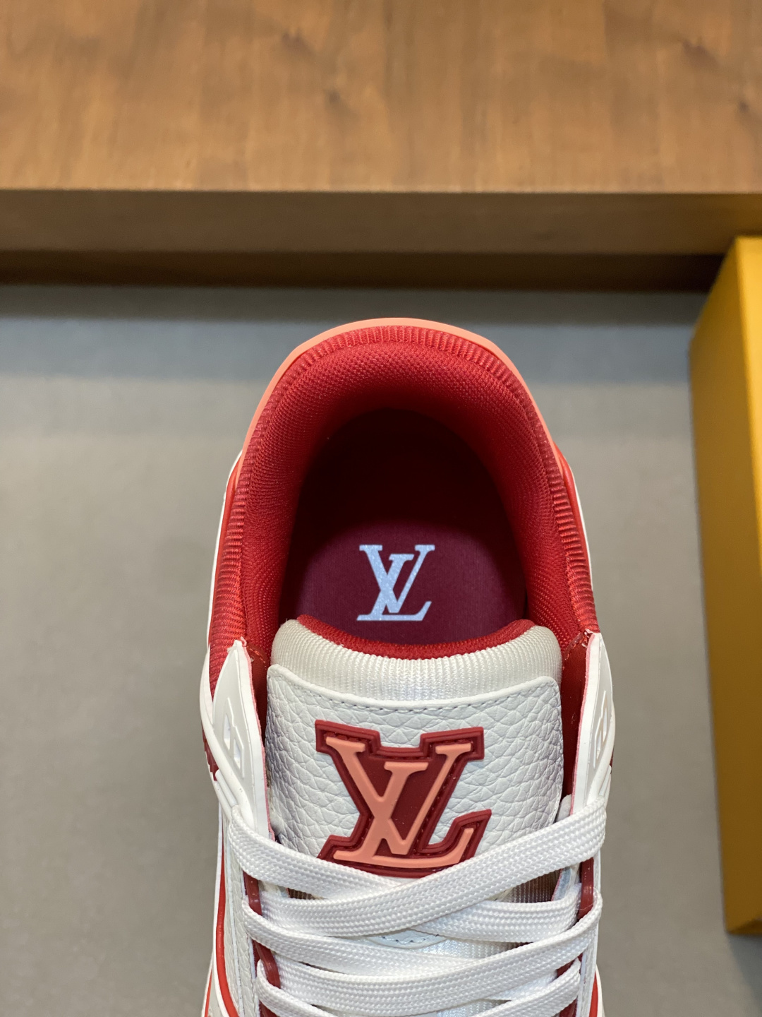 LV A貨 男款紅白撞色 Trainer 球鞋 活力亮眼百搭潮流款| 9 LV A貨 男款紅白撞色 Trainer 球鞋 活力亮眼百搭潮流款