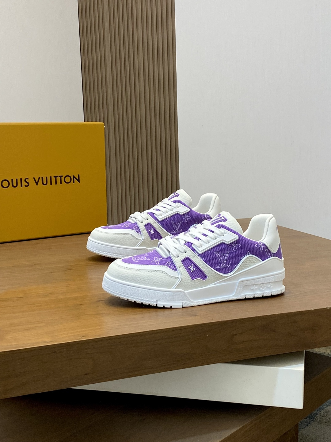 LV 一比一 男款紫色老花 Trainer 球鞋 高對標亮色系人氣款| 13 LV 一比一 男款紫色老花 Trainer 球鞋 高對標亮色系人氣款