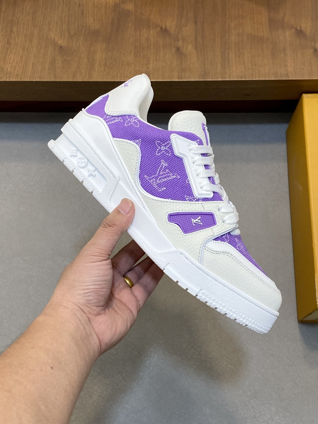 LV 一比一 男款紫色老花 Trainer 球鞋 高對標亮色系人氣款| 12 LV 一比一 男款紫色老花 Trainer 球鞋 高對標亮色系人氣款