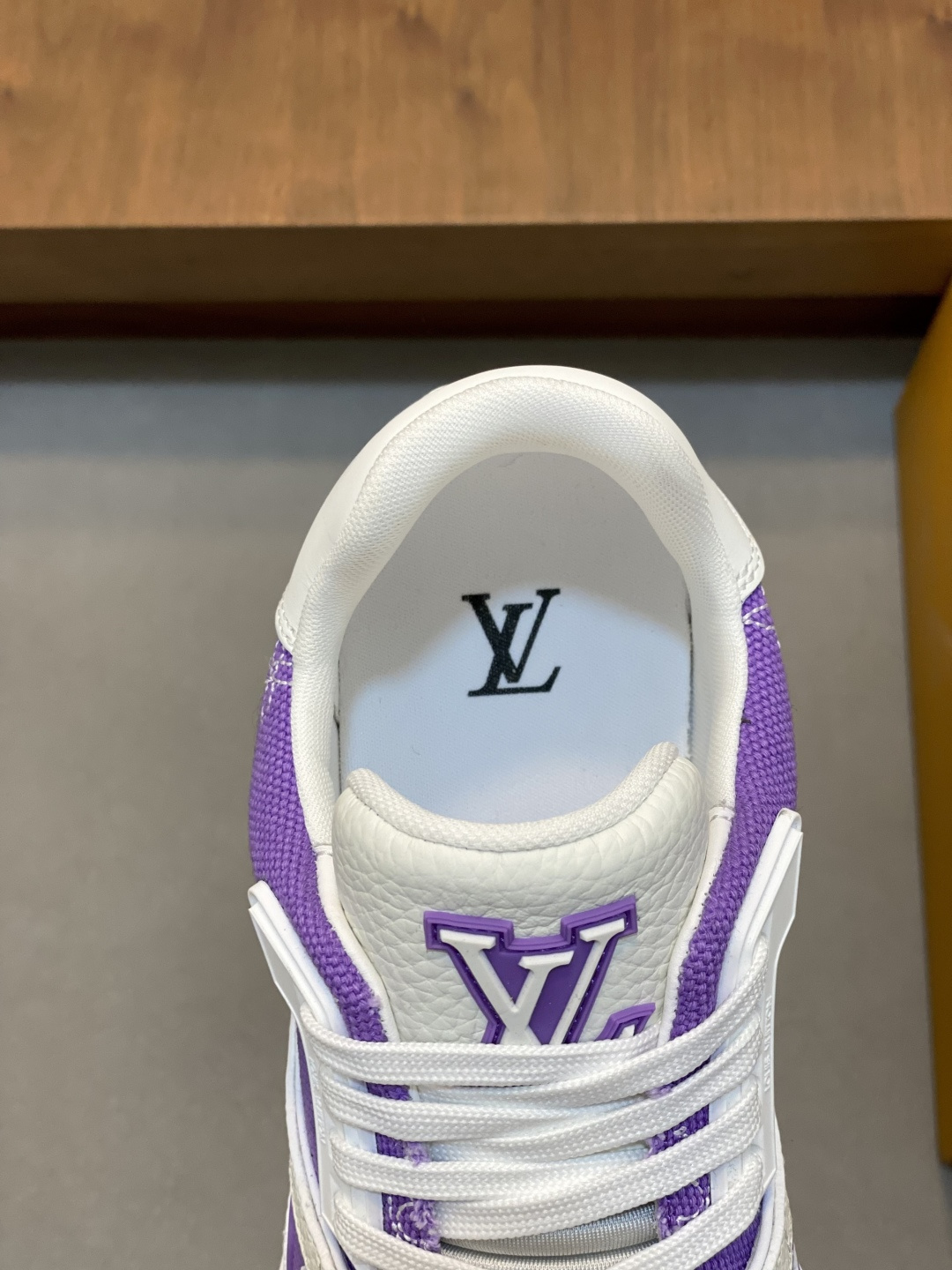 LV 一比一 男款紫色老花 Trainer 球鞋 高對標亮色系人氣款| 9 LV 一比一 男款紫色老花 Trainer 球鞋 高對標亮色系人氣款