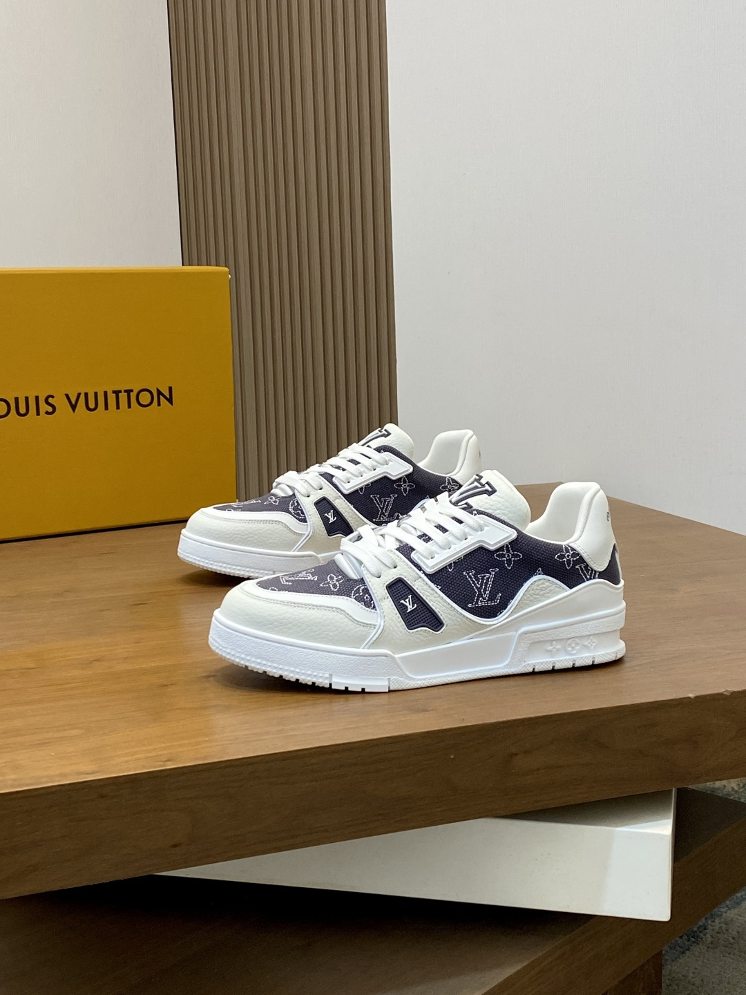 LV 高仿 男款深灰老花 Trainer 球鞋 低調質感復刻風格| 13 LV 高仿 男款深灰老花 Trainer 球鞋 低調質感復刻風格