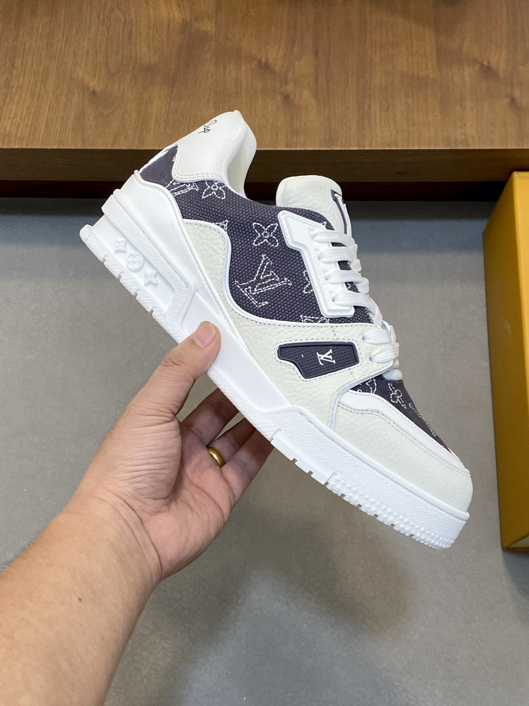 LV 高仿 男款深灰老花 Trainer 球鞋 低調質感復刻風格| 12 LV 高仿 男款深灰老花 Trainer 球鞋 低調質感復刻風格