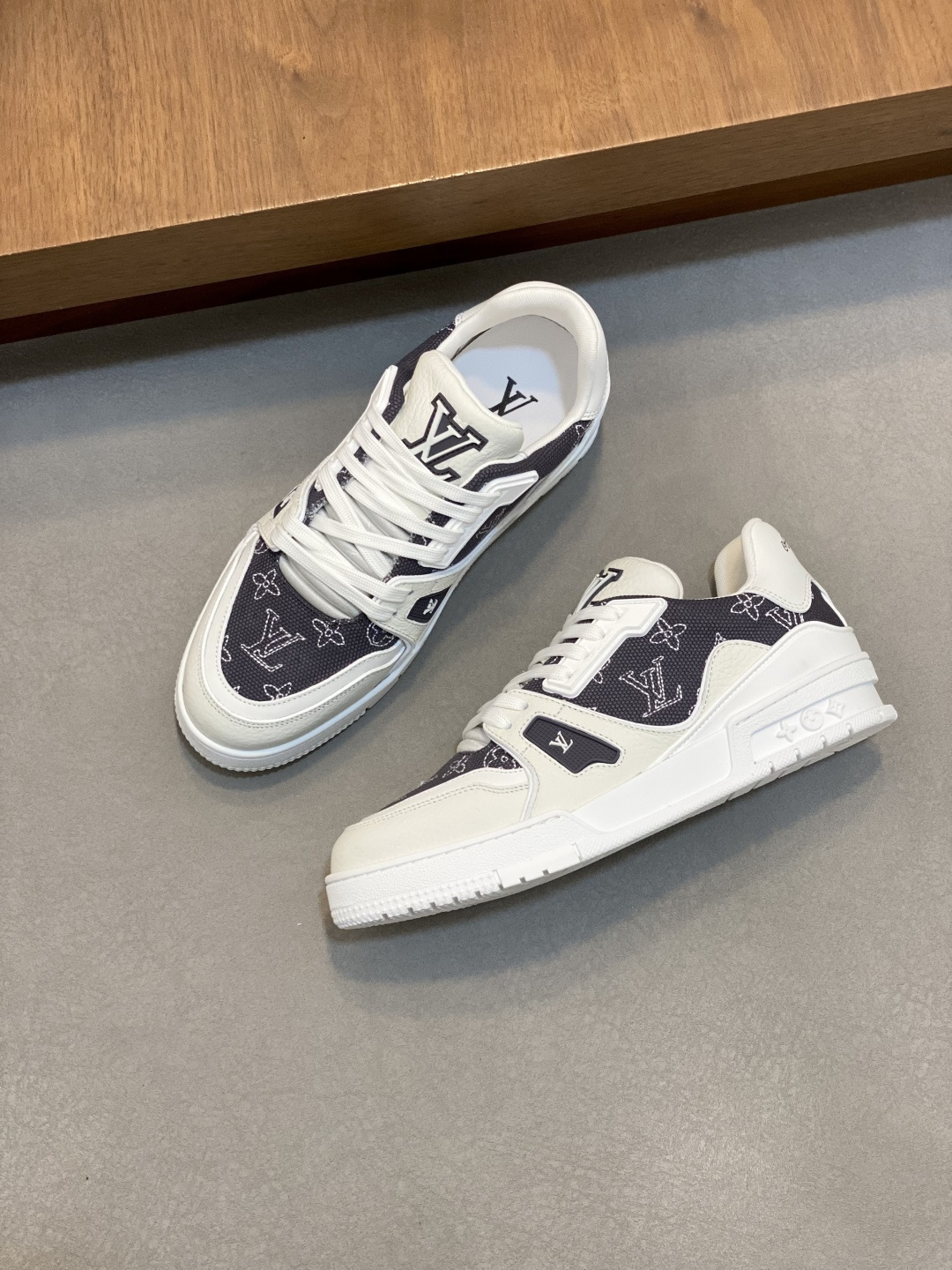 LV 高仿 男款深灰老花 Trainer 球鞋 低調質感復刻風格| 11 LV 高仿 男款深灰老花 Trainer 球鞋 低調質感復刻風格