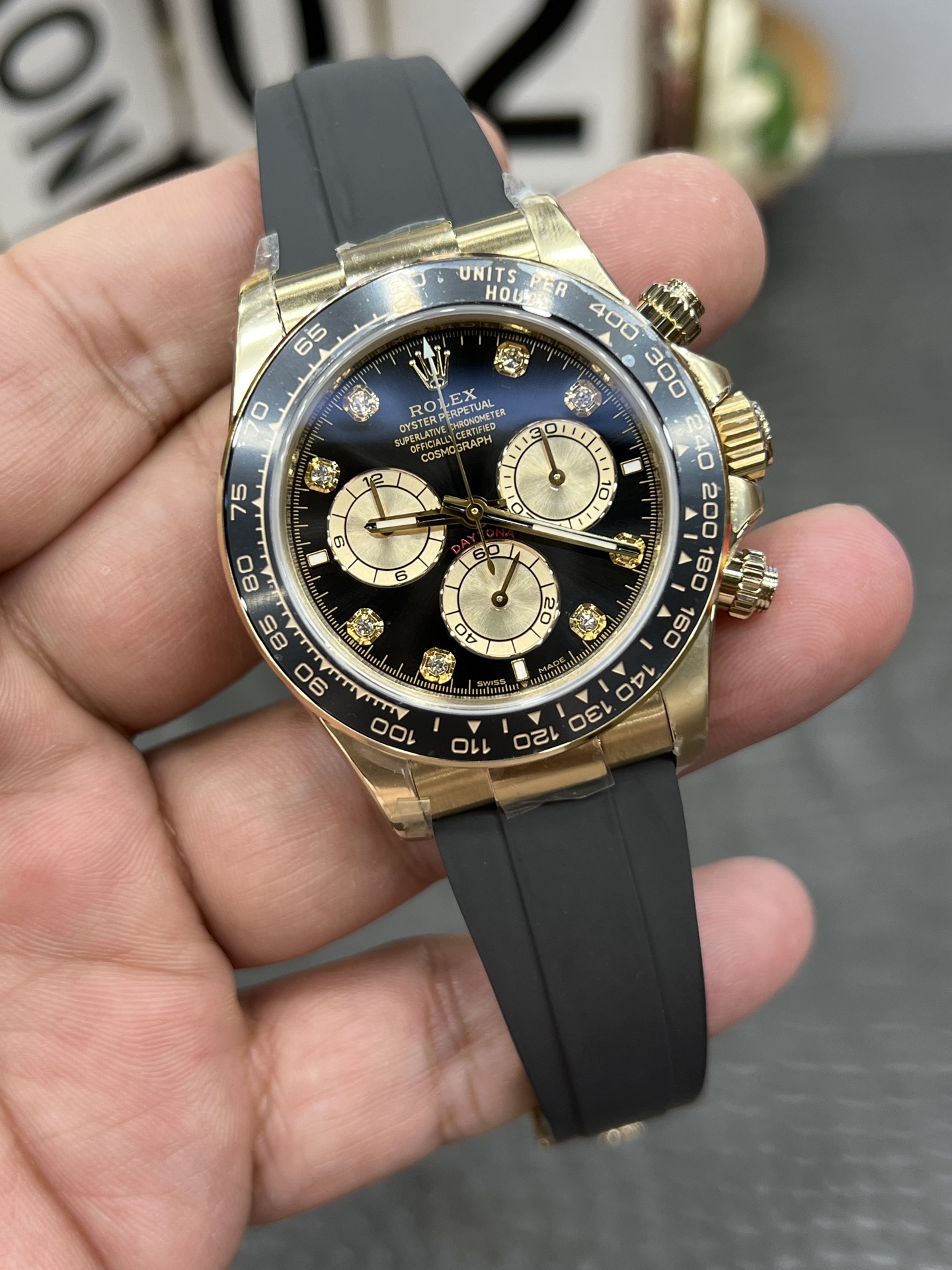Rolex 高仿 男款 Daytona 黑面鑽刻橡膠帶計時腕錶 高端運動風| 14 Rolex 高仿 男款 Daytona 黑面鑽刻橡膠帶計時腕錶 高端運動風