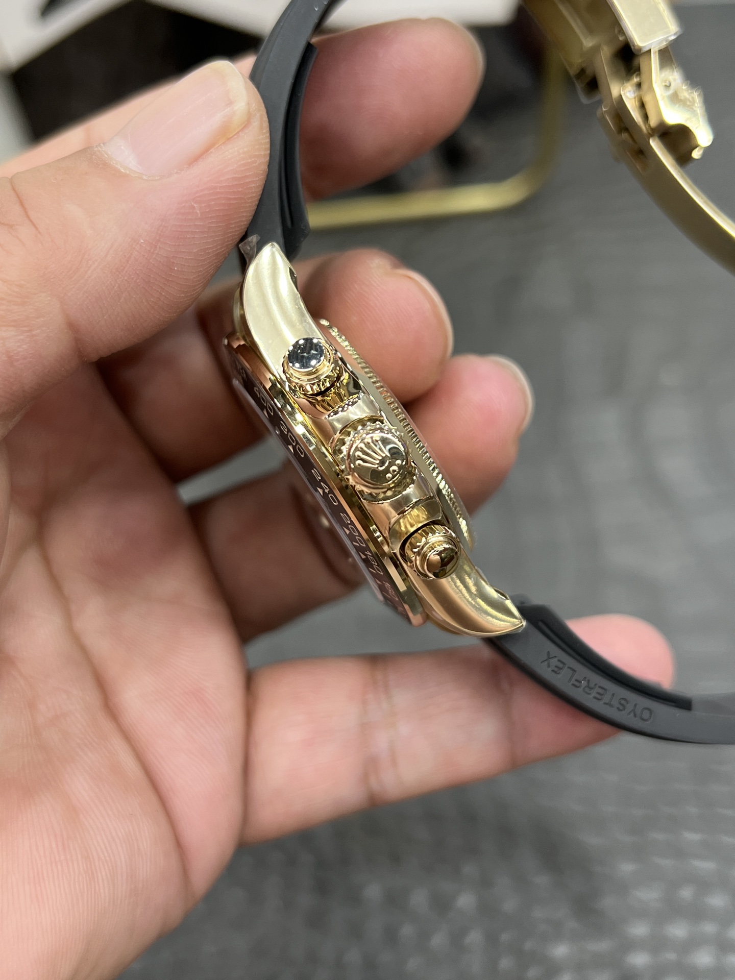 Rolex 高仿 男款 Daytona 黑面鑽刻橡膠帶計時腕錶 高端運動風| 10 Rolex 高仿 男款 Daytona 黑面鑽刻橡膠帶計時腕錶 高端運動風