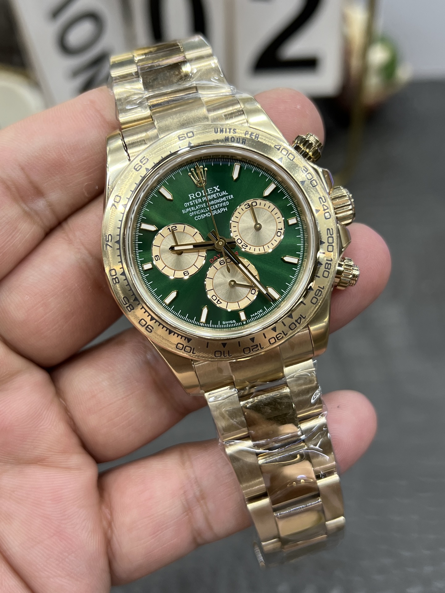 Rolex 一比一 男款 Daytona 綠面金殼計時腕錶 經典奢華款| 14 Rolex 一比一 男款 Daytona 綠面金殼計時腕錶 經典奢華款