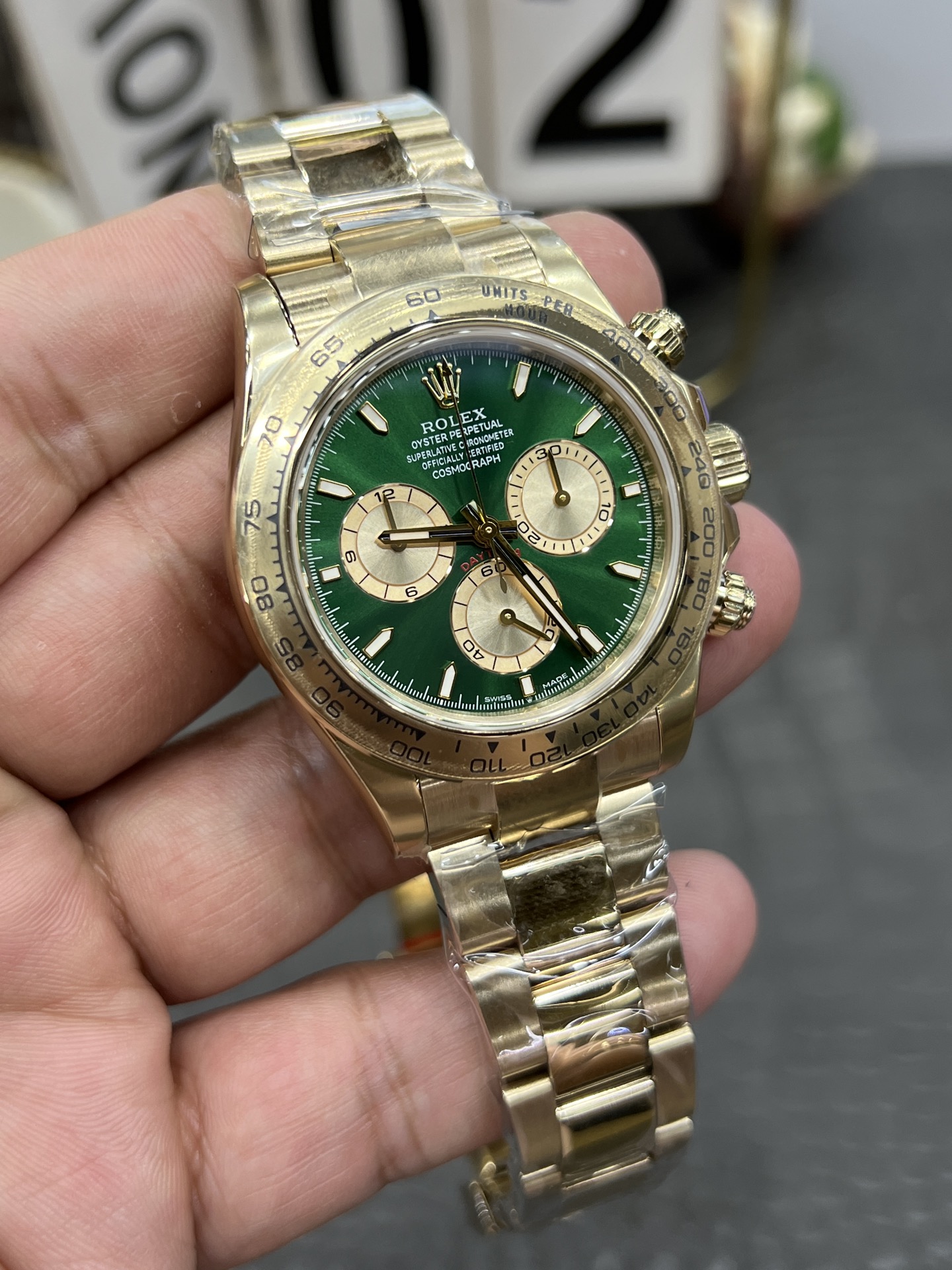 Rolex 一比一 男款 Daytona 綠面金殼計時腕錶 經典奢華款| 13 Rolex 一比一 男款 Daytona 綠面金殼計時腕錶 經典奢華款