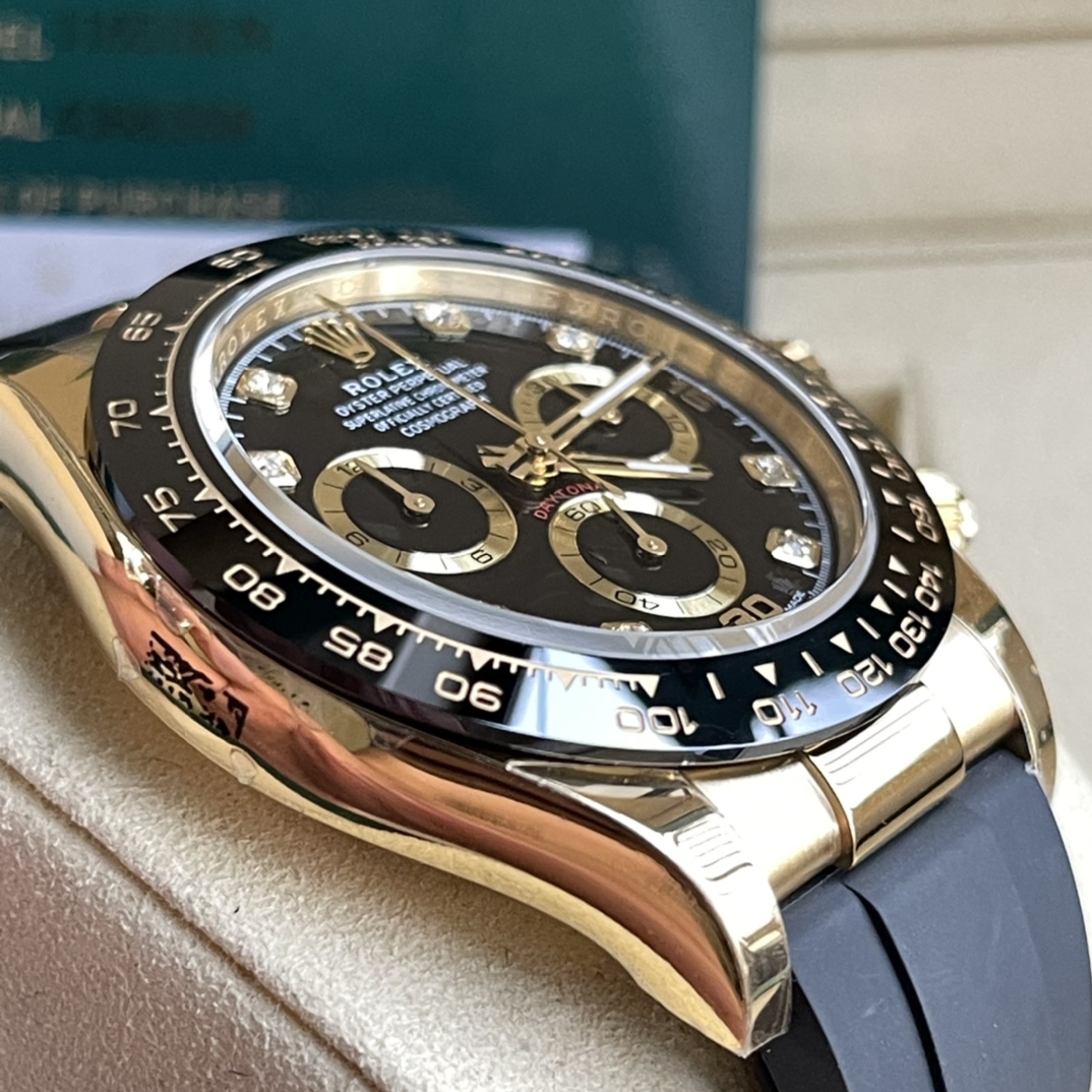 Rolex 高仿 男款 Daytona 黑面鑽刻橡膠帶計時腕錶 奢華運動風| 9 Rolex 高仿 男款 Daytona 黑面鑽刻橡膠帶計時腕錶 奢華運動風