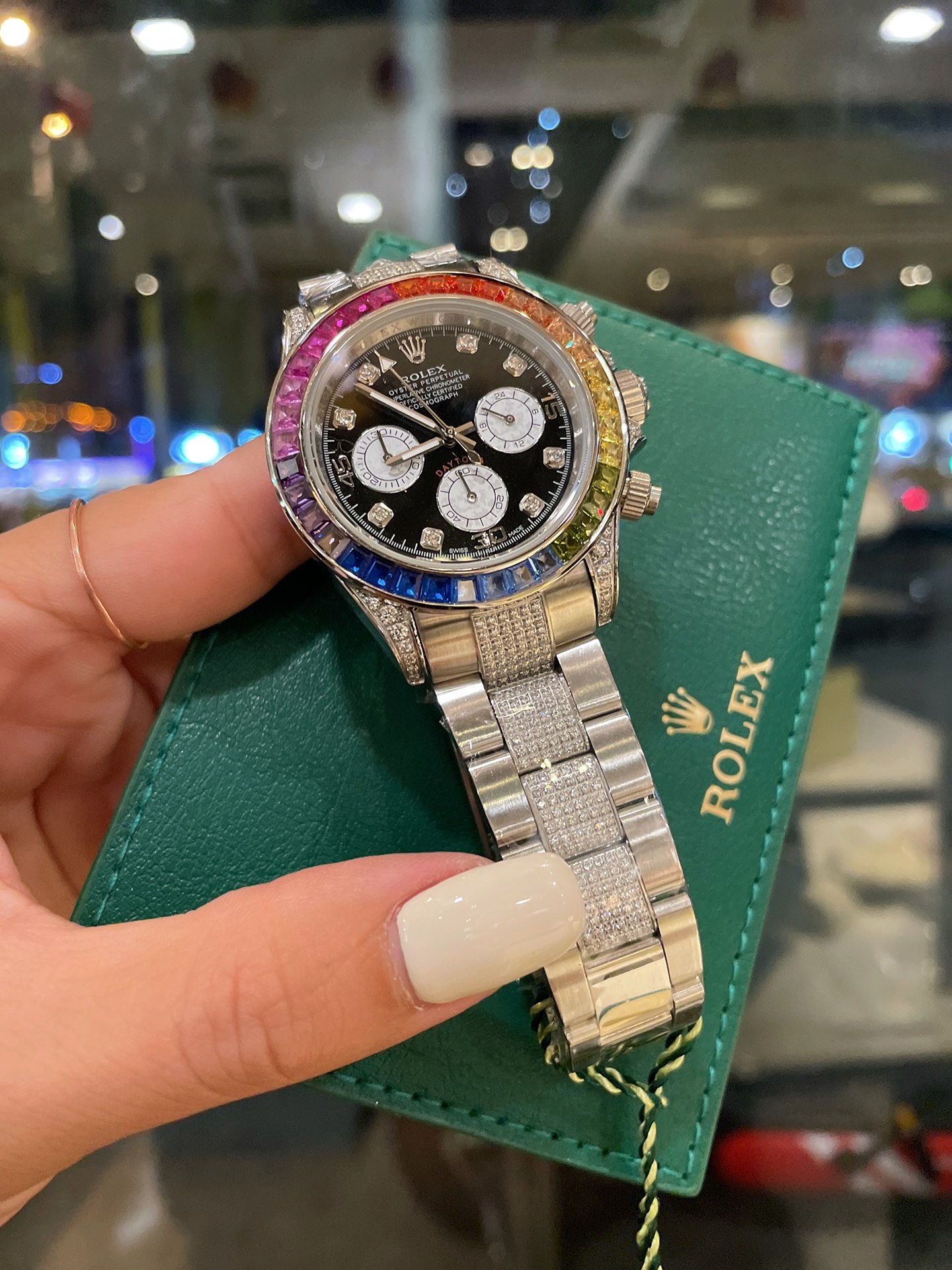 Rolex 原單 男款 Daytona 彩虹圈鑽面計時腕錶 高端奢華收藏款| 10 Rolex 原單 男款 Daytona 彩虹圈鑽面計時腕錶 高端奢華收藏款