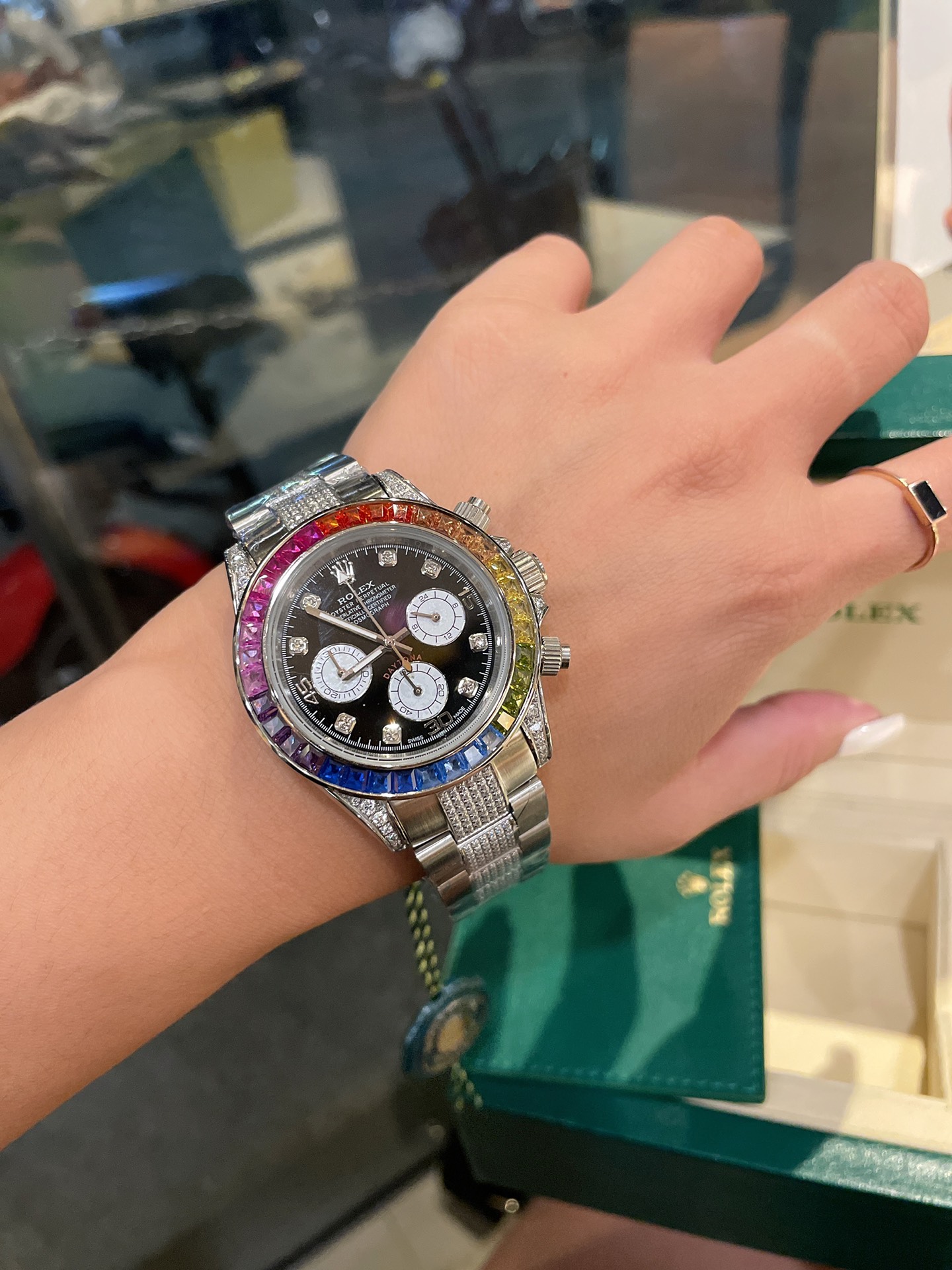Rolex 原單 男款 Daytona 彩虹圈鑽面計時腕錶 高端奢華收藏款| 8 Rolex 原單 男款 Daytona 彩虹圈鑽面計時腕錶 高端奢華收藏款
