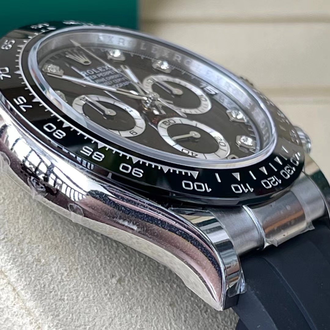 Rolex 一比一 男款 Daytona 熊貓面橡膠帶計時腕錶 經典潮流款| 10 Rolex 一比一 男款 Daytona 熊貓面橡膠帶計時腕錶 經典潮流款