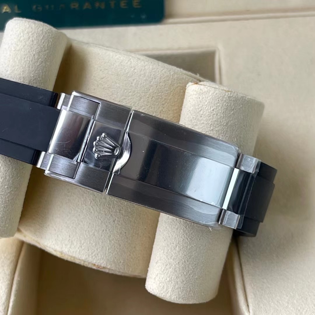 Rolex 一比一 男款 Daytona 熊貓面橡膠帶計時腕錶 經典潮流款| 7 Rolex 一比一 男款 Daytona 熊貓面橡膠帶計時腕錶 經典潮流款