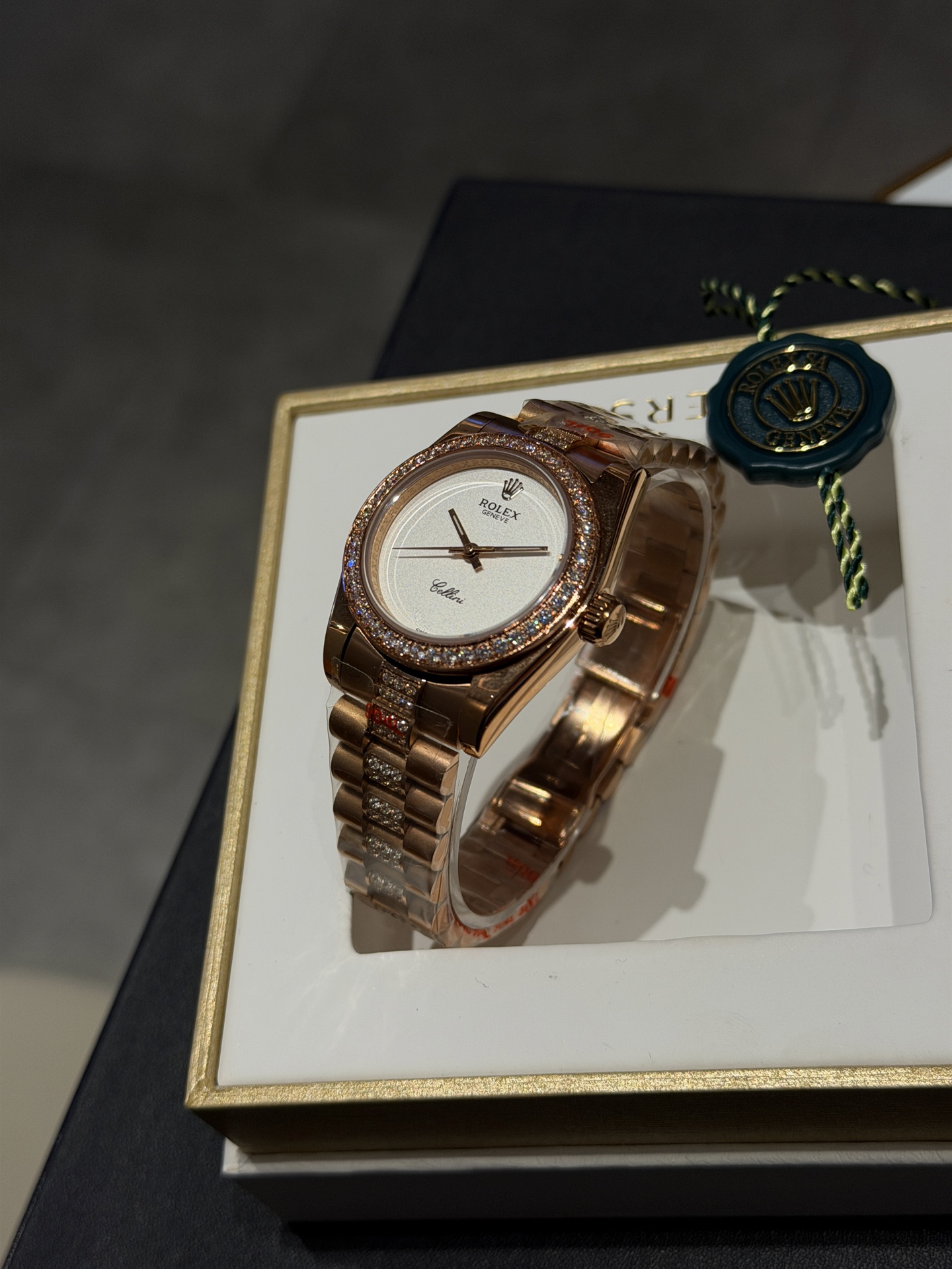 Rolex 一比一 女款 Cellini 鑽圈玫瑰金腕錶 優雅氣質款| 14 Rolex 一比一 女款 Cellini 鑽圈玫瑰金腕錶 優雅氣質款