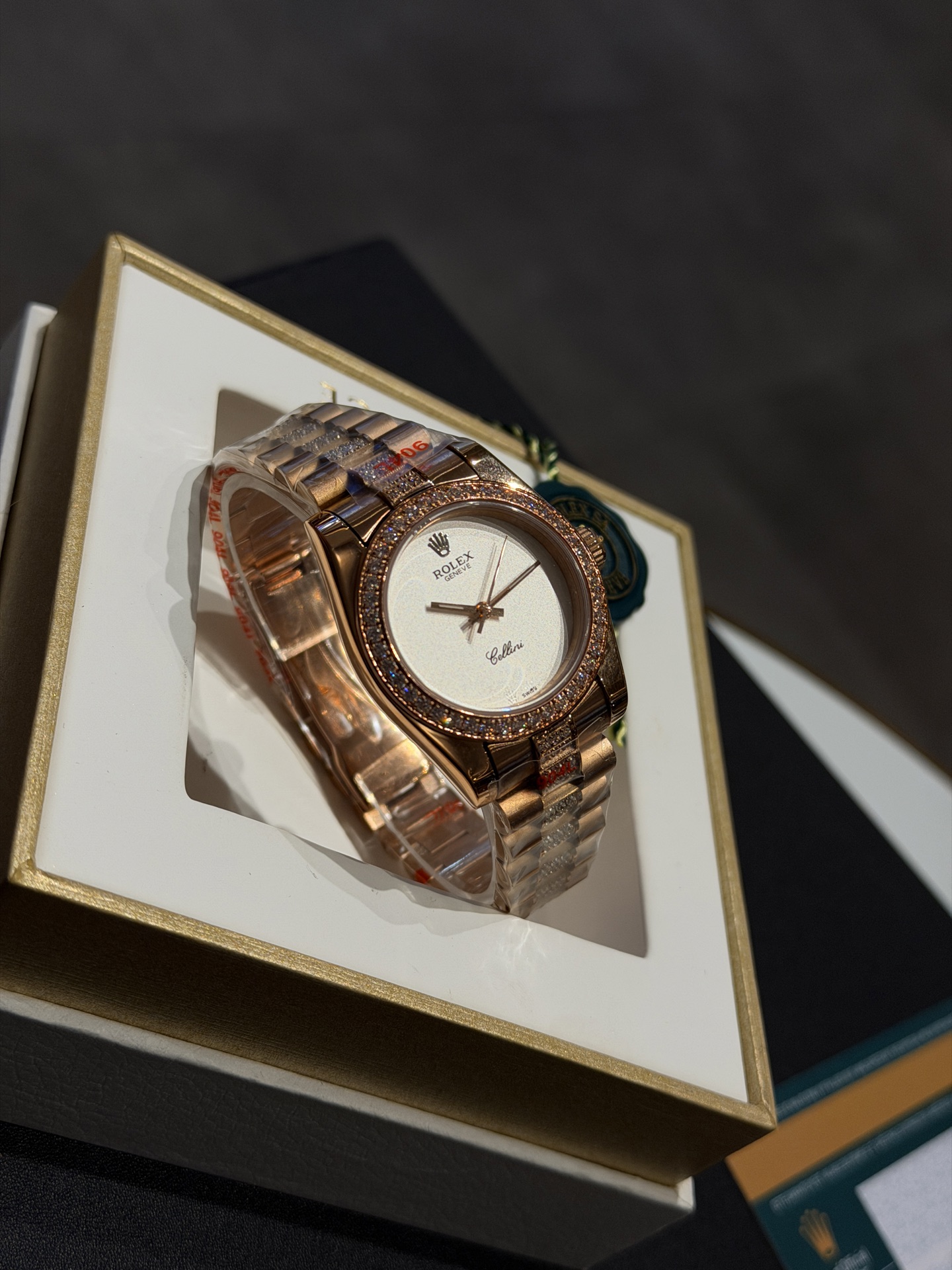 Rolex 一比一 女款 Cellini 鑽圈玫瑰金腕錶 優雅氣質款| 13 Rolex 一比一 女款 Cellini 鑽圈玫瑰金腕錶 優雅氣質款